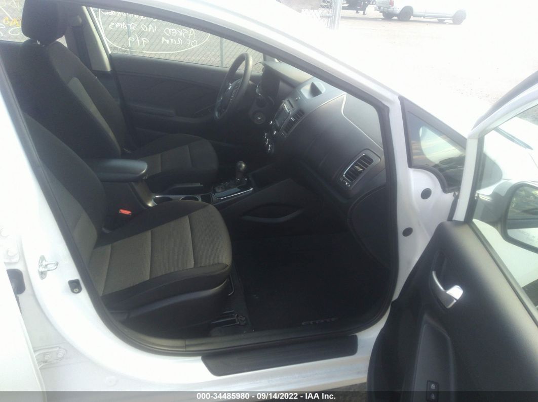 2018 Kia Forte Lx White vin: 3KPFK4A76JE283326