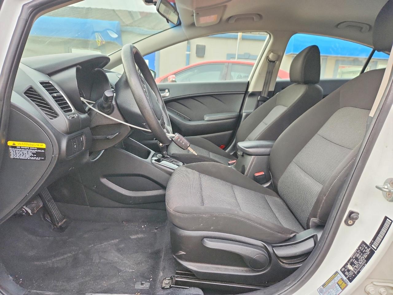 2018 Kia Forte Lx White vin: 3KPFK4A76JE283326