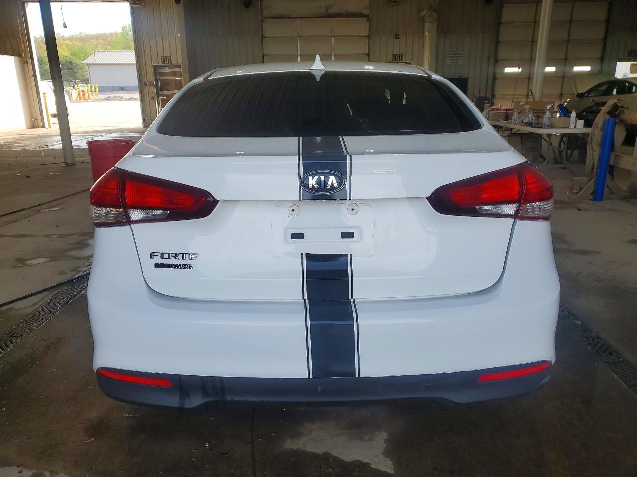 2017 Kia Forte Lx White vin: 3KPFK4A78HE069254