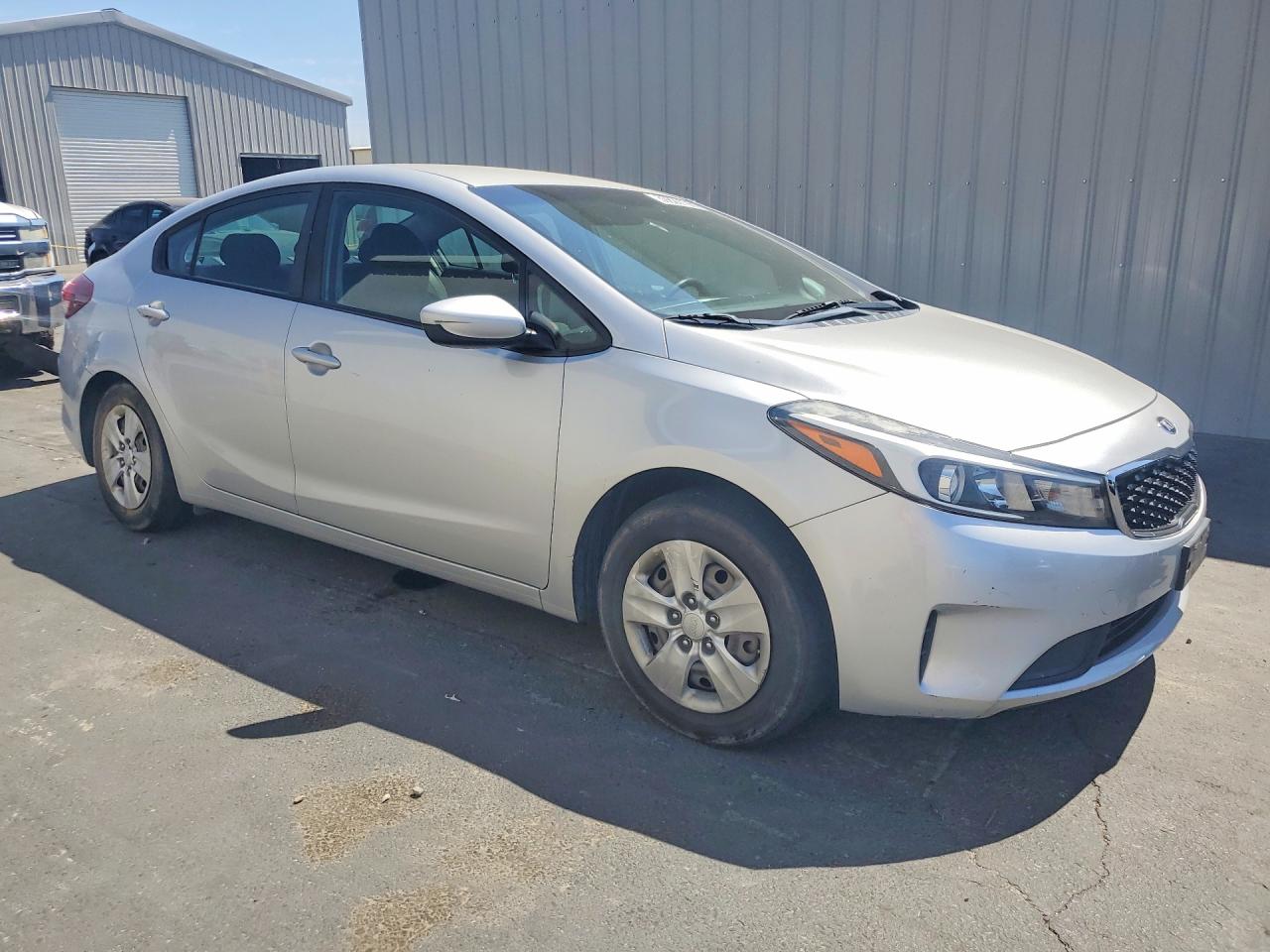 2018 Kia Forte Lx Silver vin: 3KPFK4A78JE266902