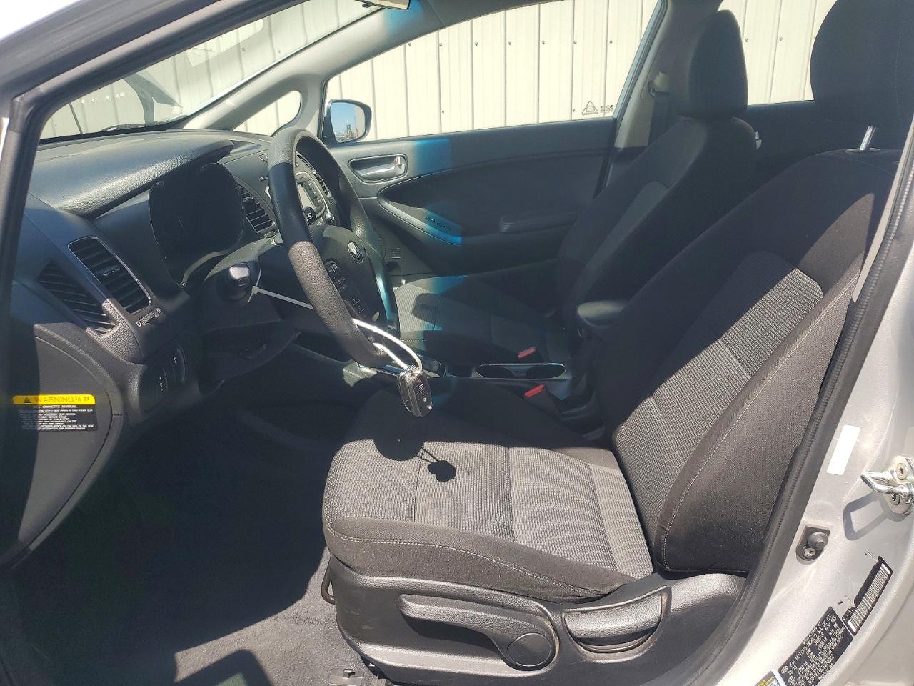 2018 Kia Forte Lx Silver vin: 3KPFK4A78JE266902
