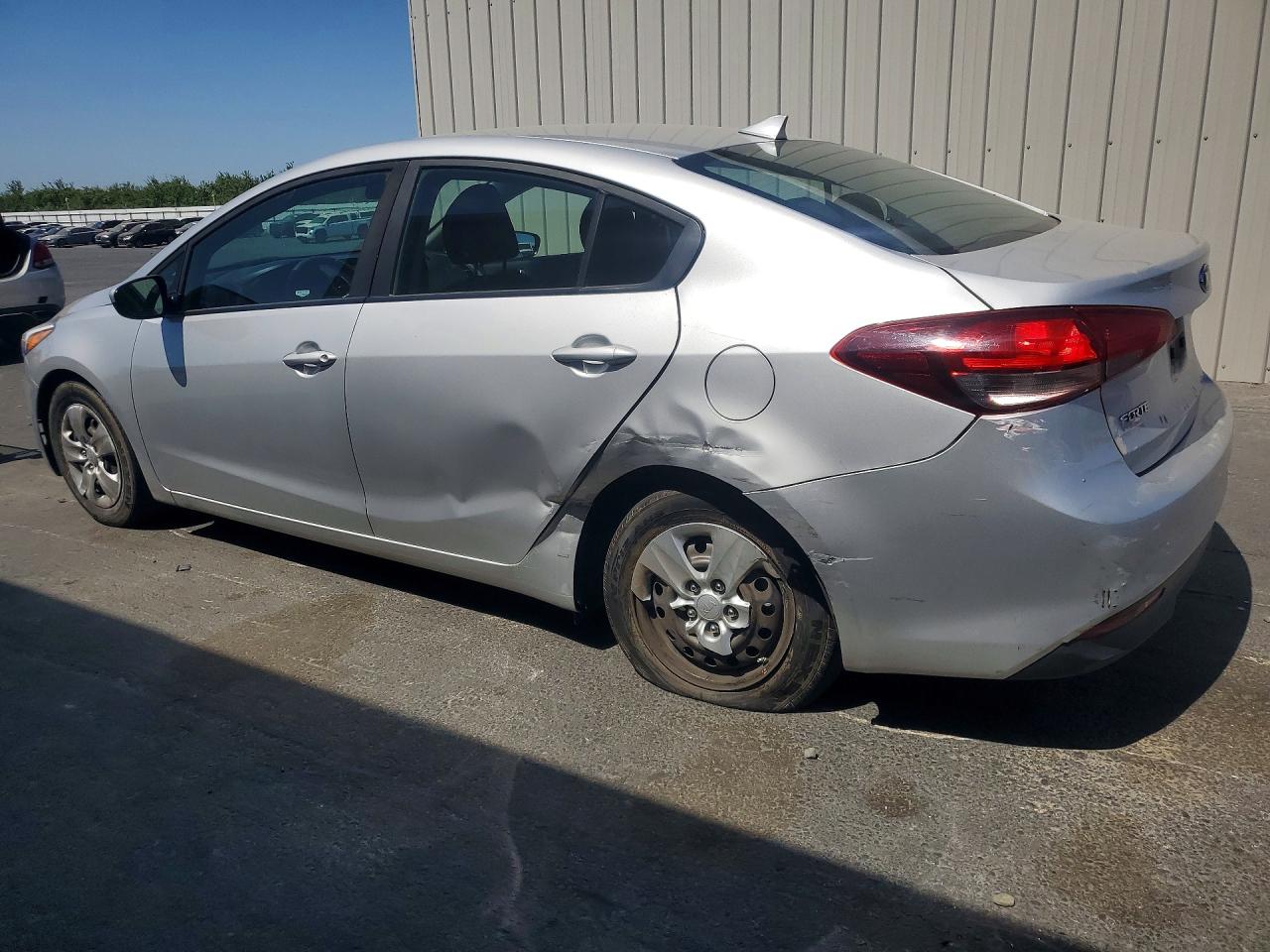2018 Kia Forte Lx Silver vin: 3KPFK4A78JE266902