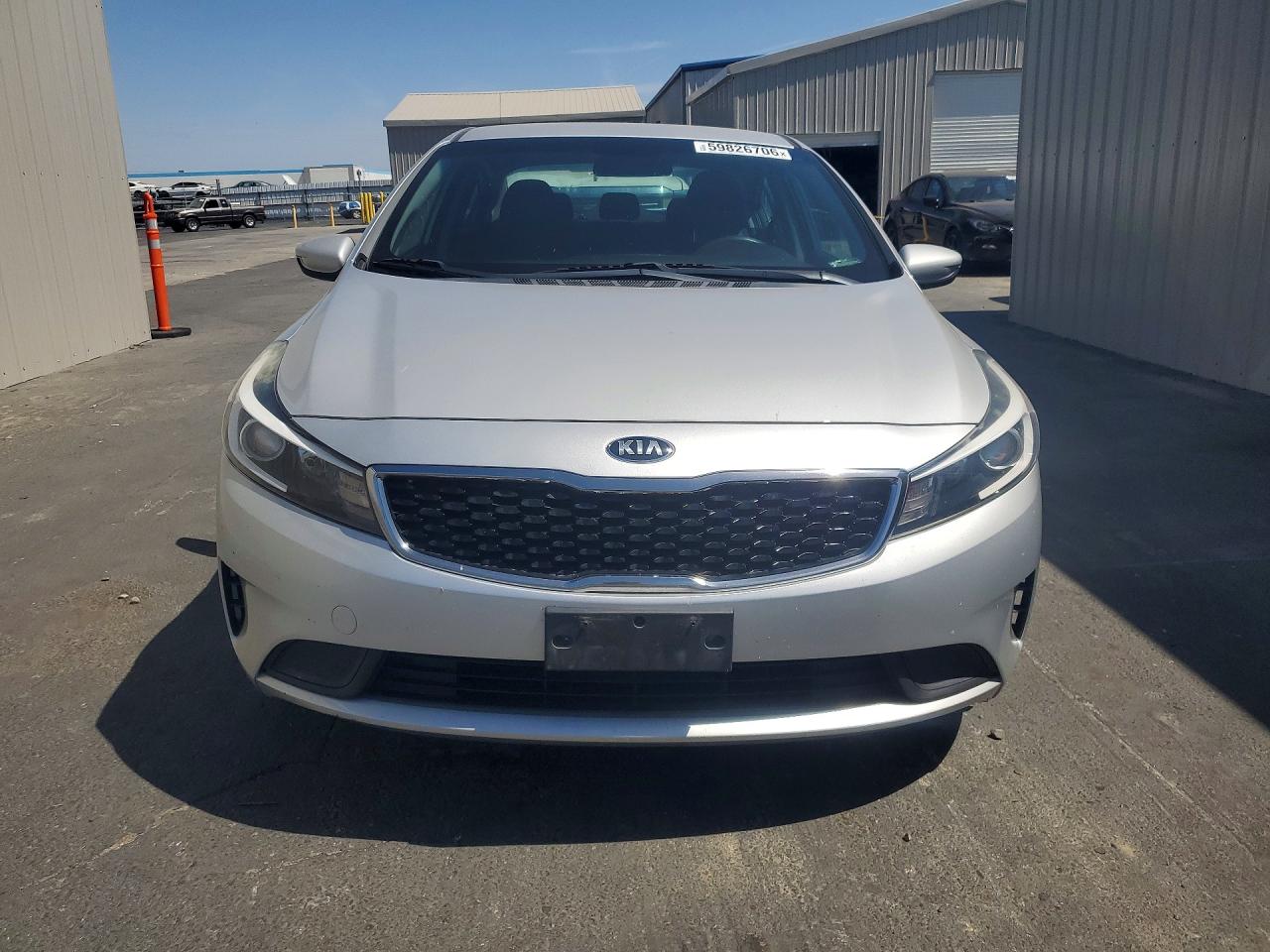 2018 Kia Forte Lx Silver vin: 3KPFK4A78JE266902