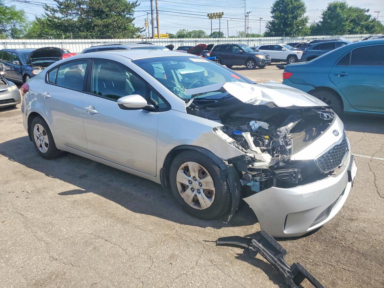 2017 Kia Forte Lx Silver vin: 3KPFK4A79HE027059