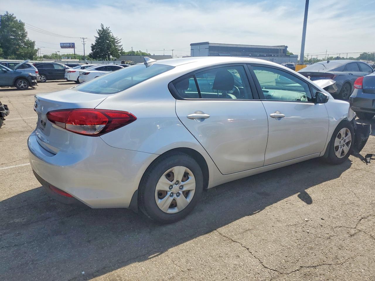 2017 Kia Forte Lx Silver vin: 3KPFK4A79HE027059