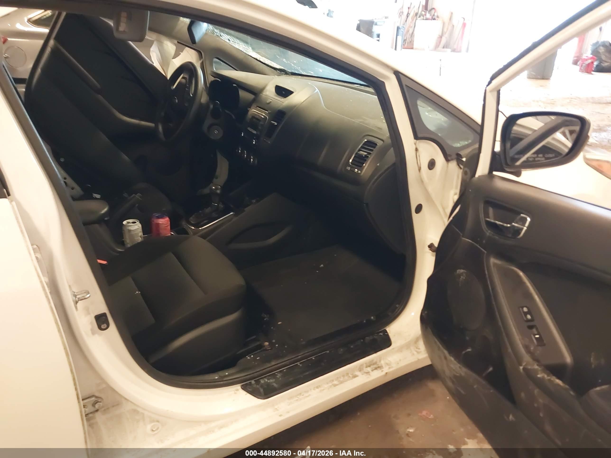2017 Kia Forte Lx White vin: 3KPFK4A79HE036666