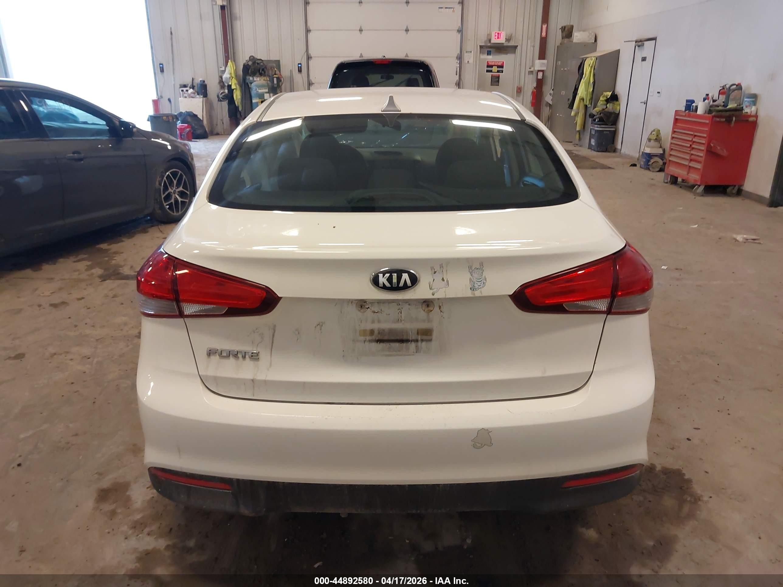 2017 Kia Forte Lx White vin: 3KPFK4A79HE036666
