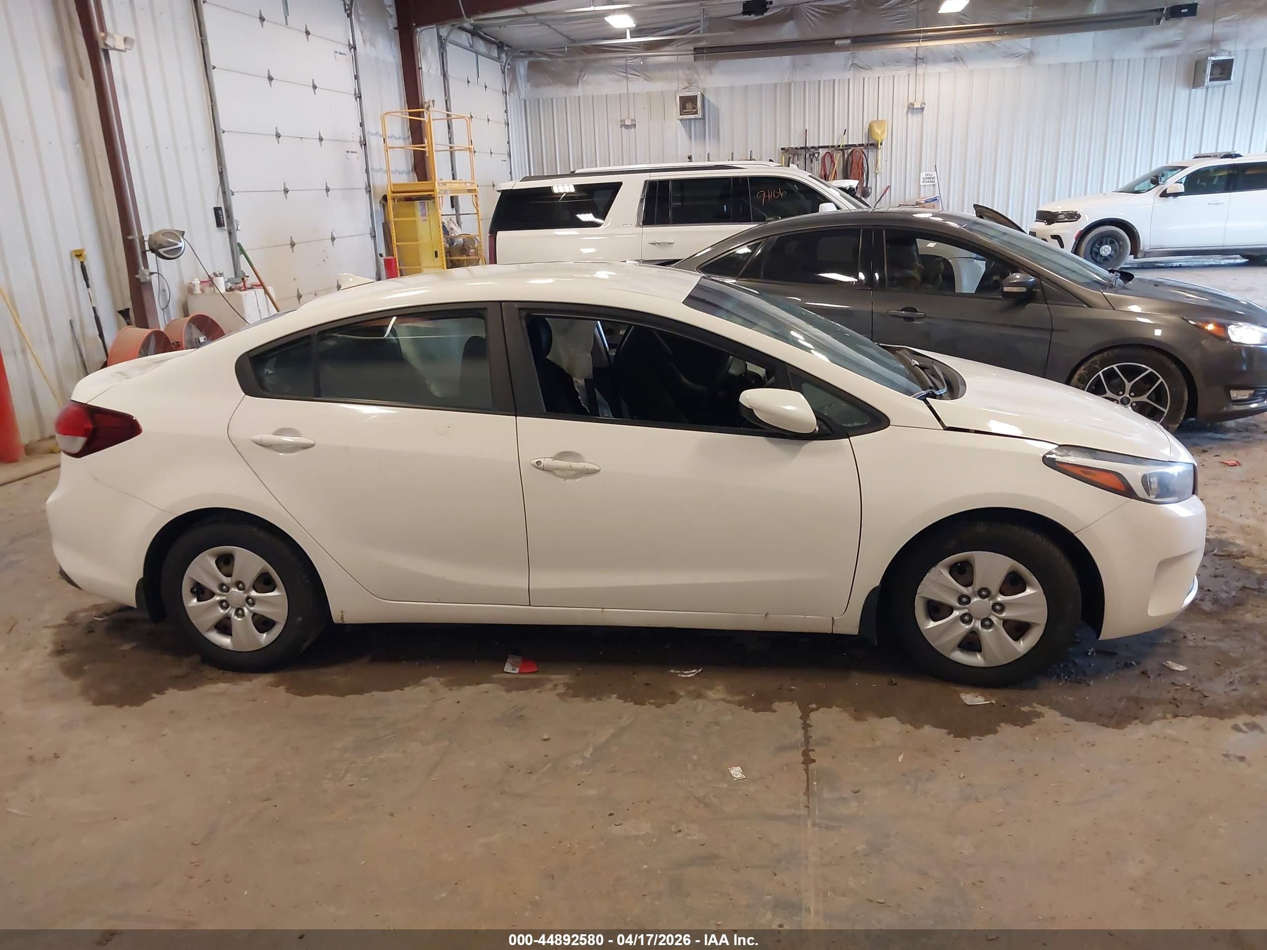 2017 Kia Forte Lx White vin: 3KPFK4A79HE036666