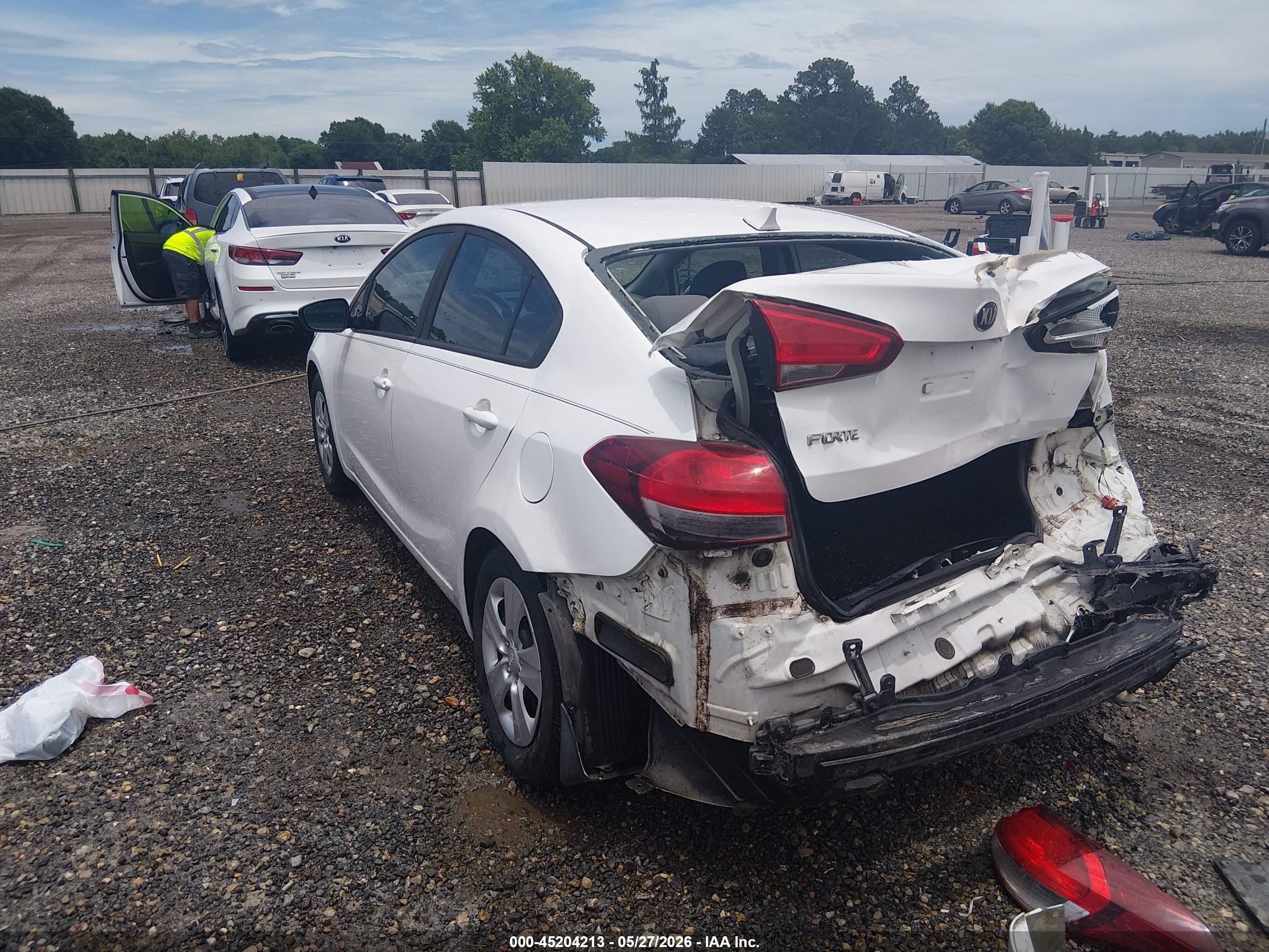 2017 Kia Forte Lx White vin: 3KPFK4A7XHE043285