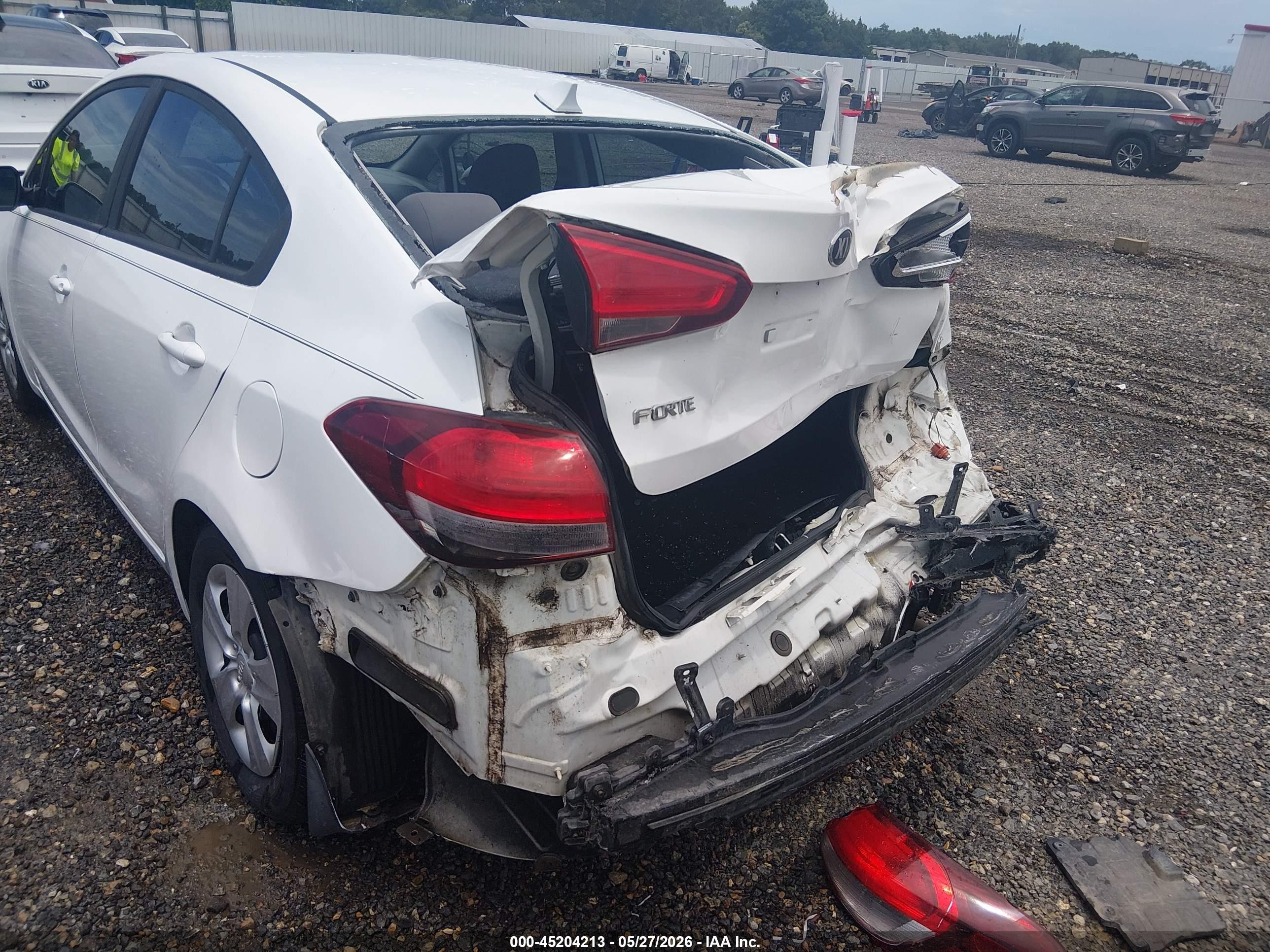 2017 Kia Forte Lx White vin: 3KPFK4A7XHE043285