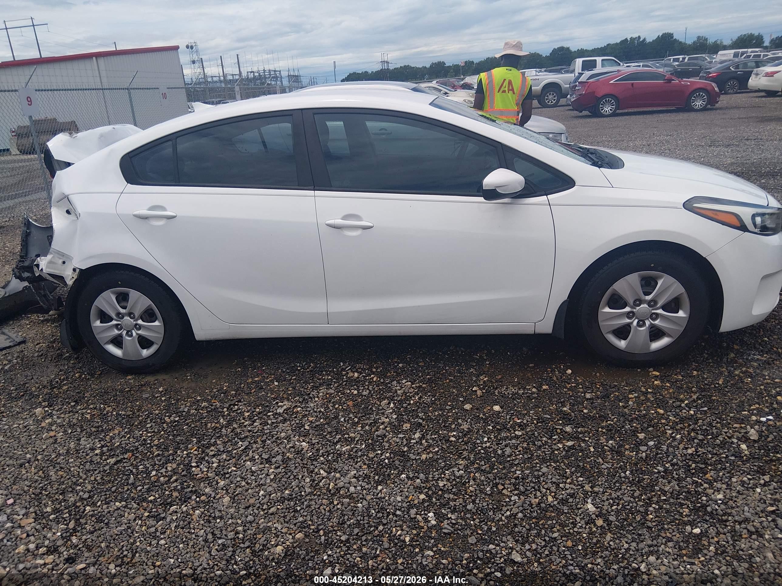 2017 Kia Forte Lx White vin: 3KPFK4A7XHE043285