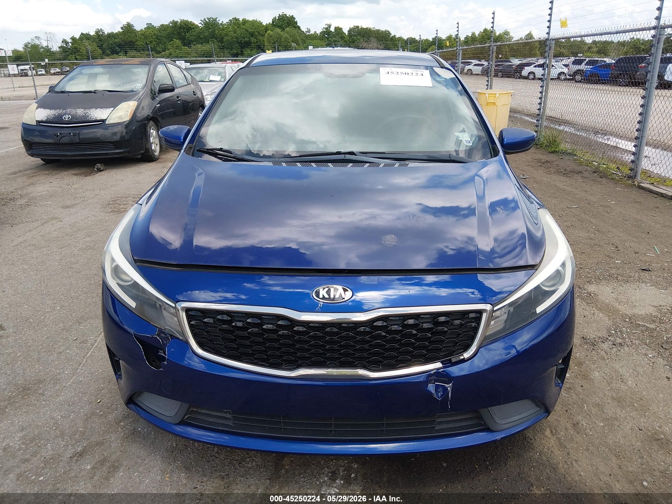 2017 Kia Forte Lx Blue vin: 3KPFK4A7XHE080868