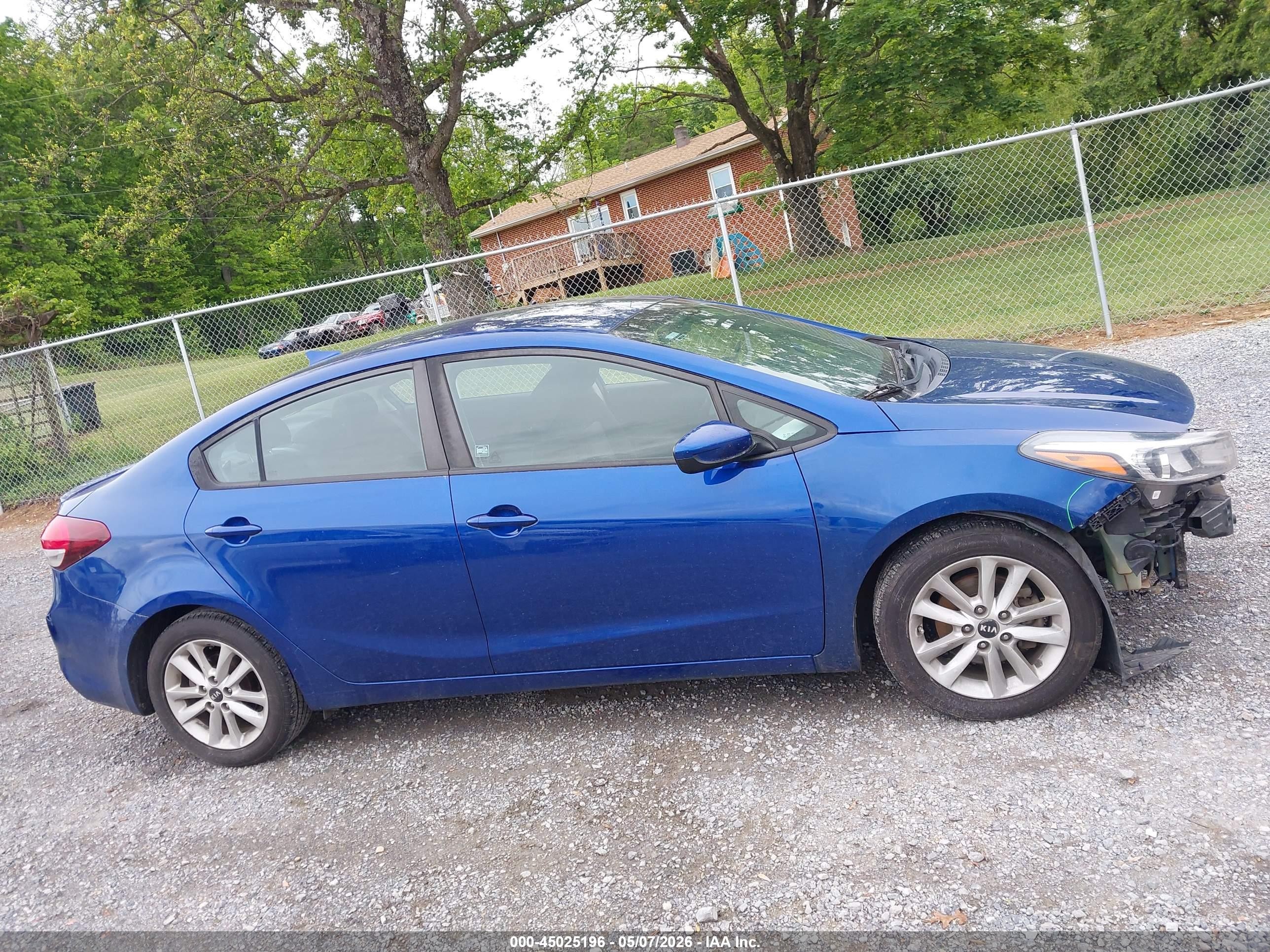 2017 Kia Forte S Blue vin: 3KPFL4A70HE034320