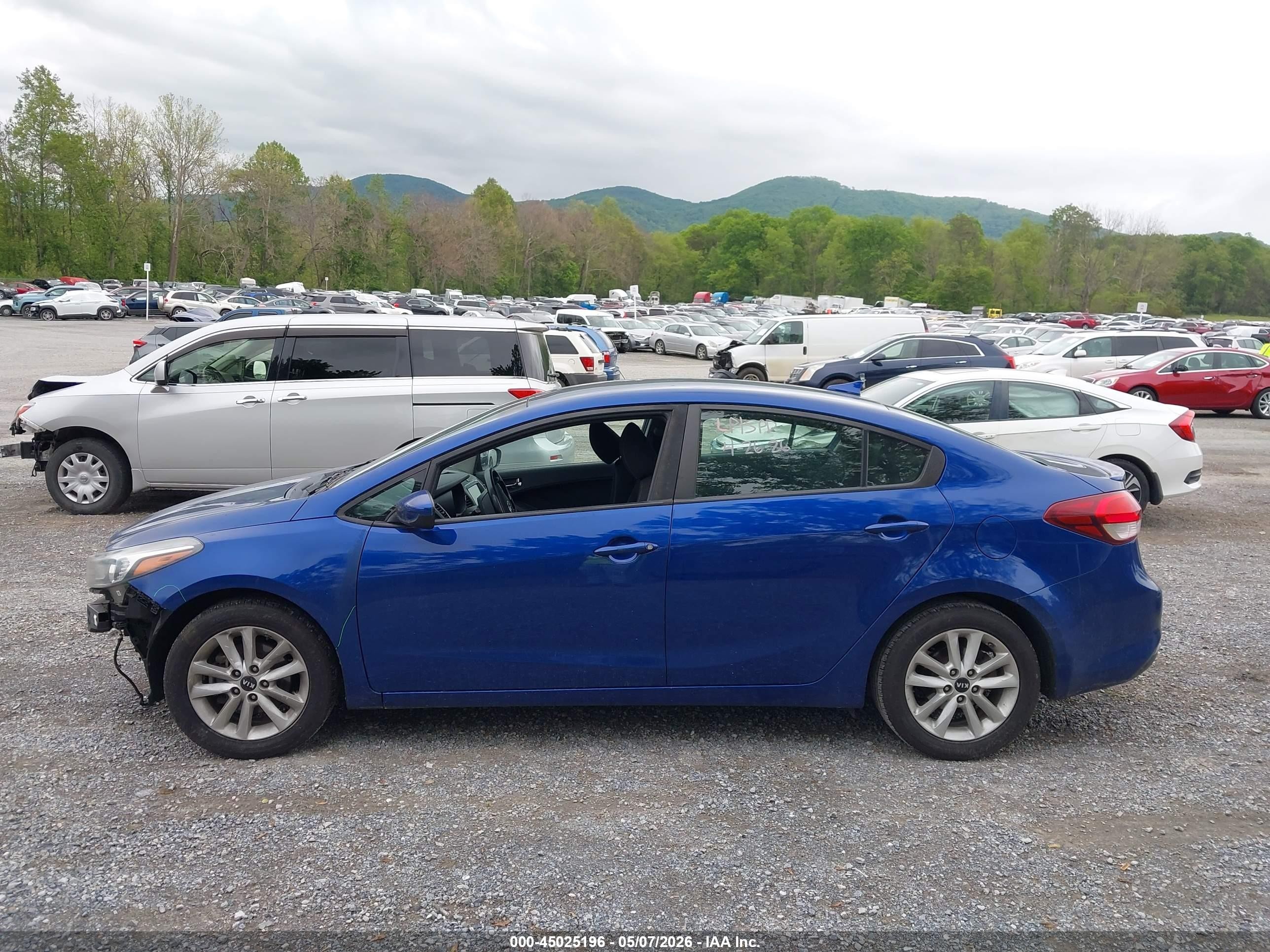 2017 Kia Forte S Blue vin: 3KPFL4A70HE034320