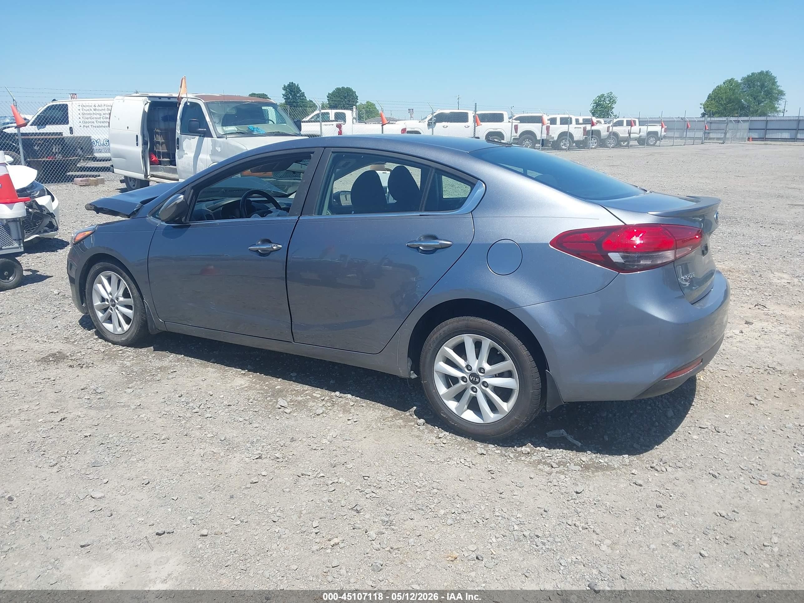 2017 Kia Forte S Silver vin: 3KPFL4A70HE044622