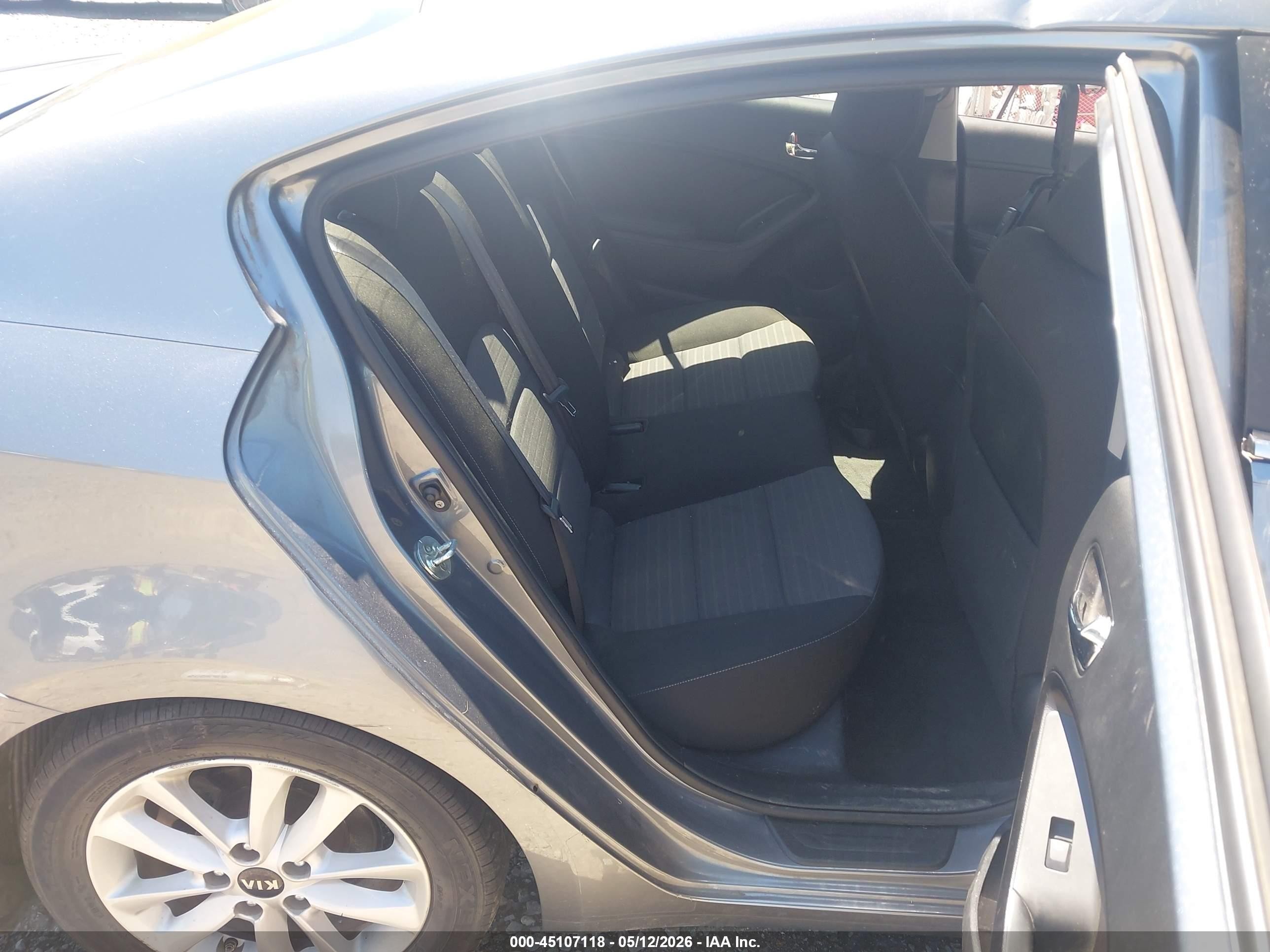2017 Kia Forte S Silver vin: 3KPFL4A70HE044622