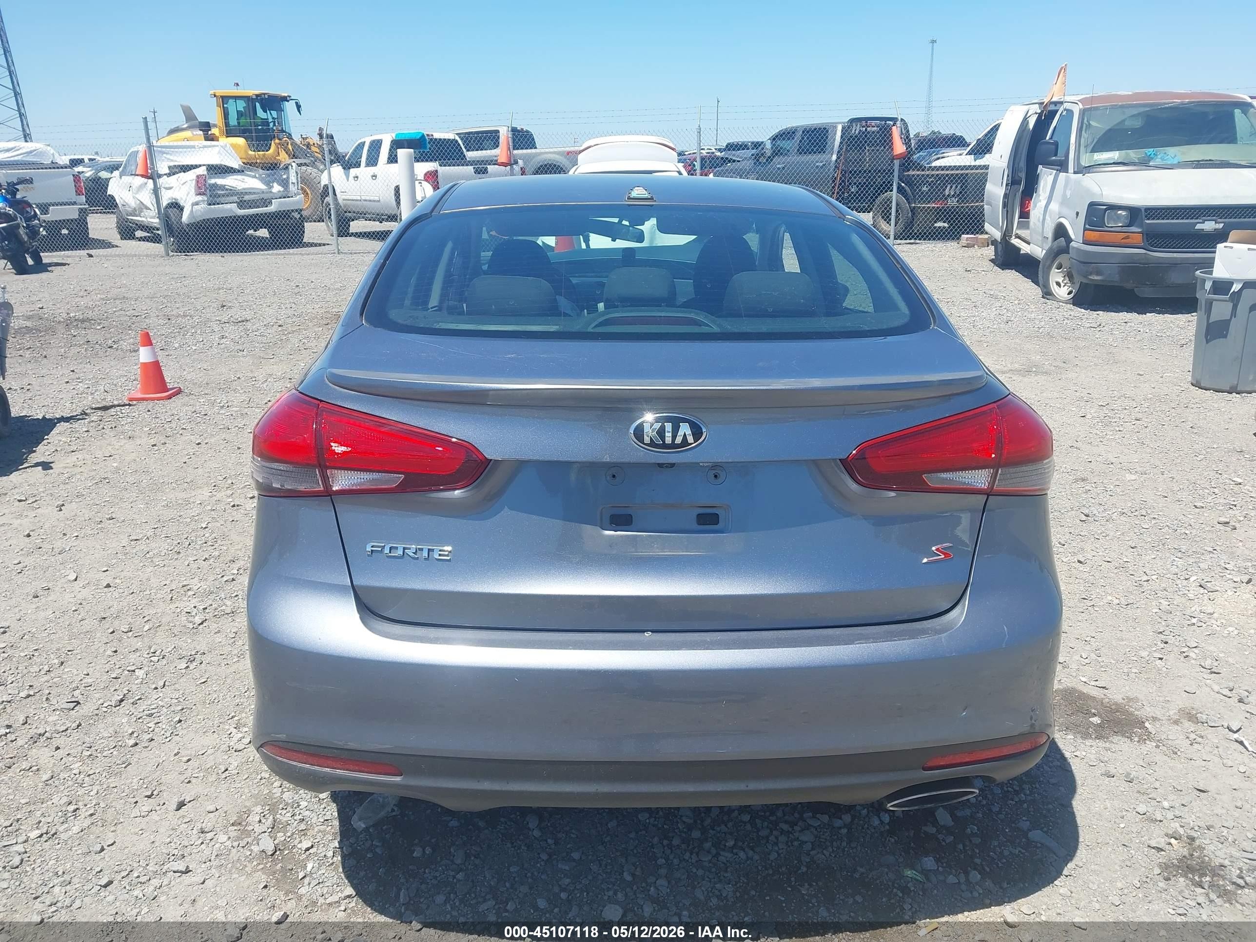 2017 Kia Forte S Silver vin: 3KPFL4A70HE044622
