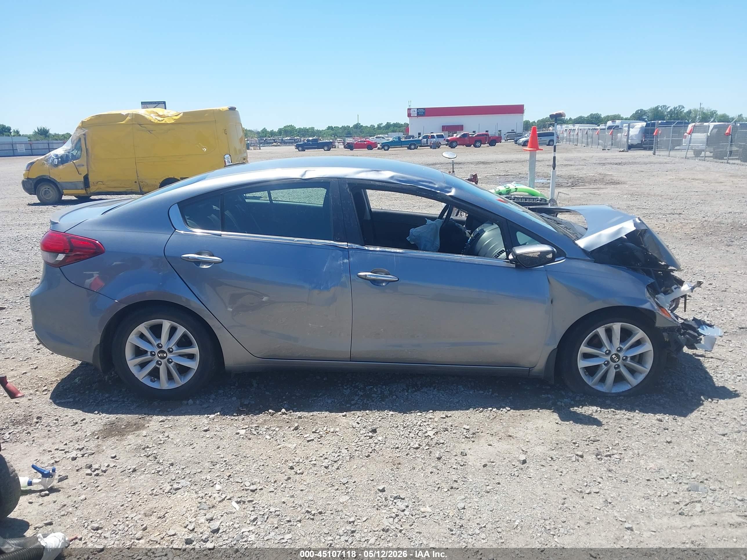 2017 Kia Forte S Silver vin: 3KPFL4A70HE044622