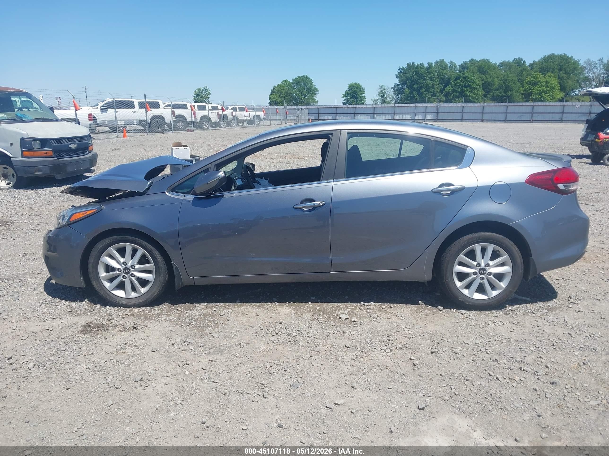2017 Kia Forte S Silver vin: 3KPFL4A70HE044622