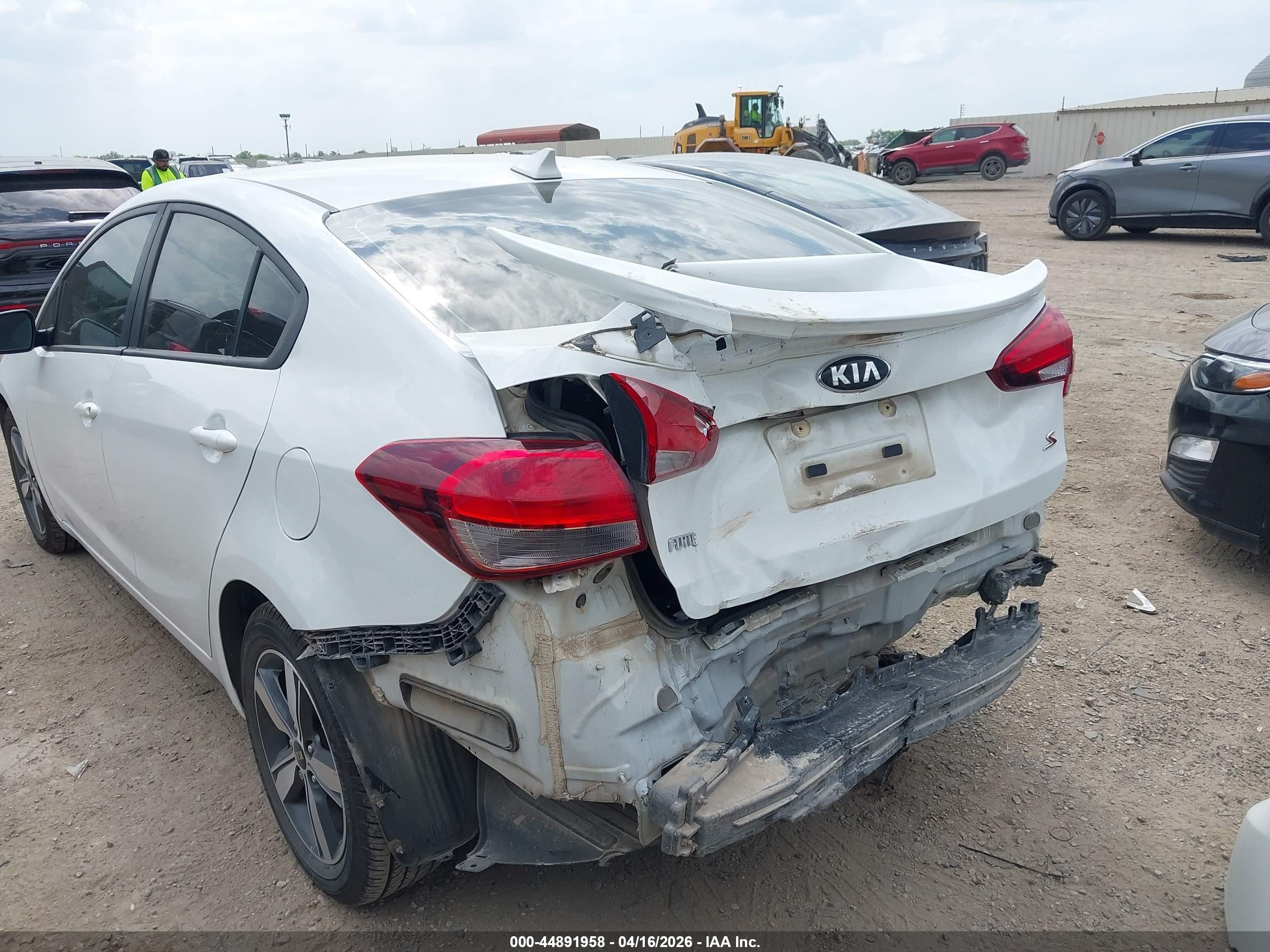 2018 Kia Forte S White vin: 3KPFL4A70JE261285