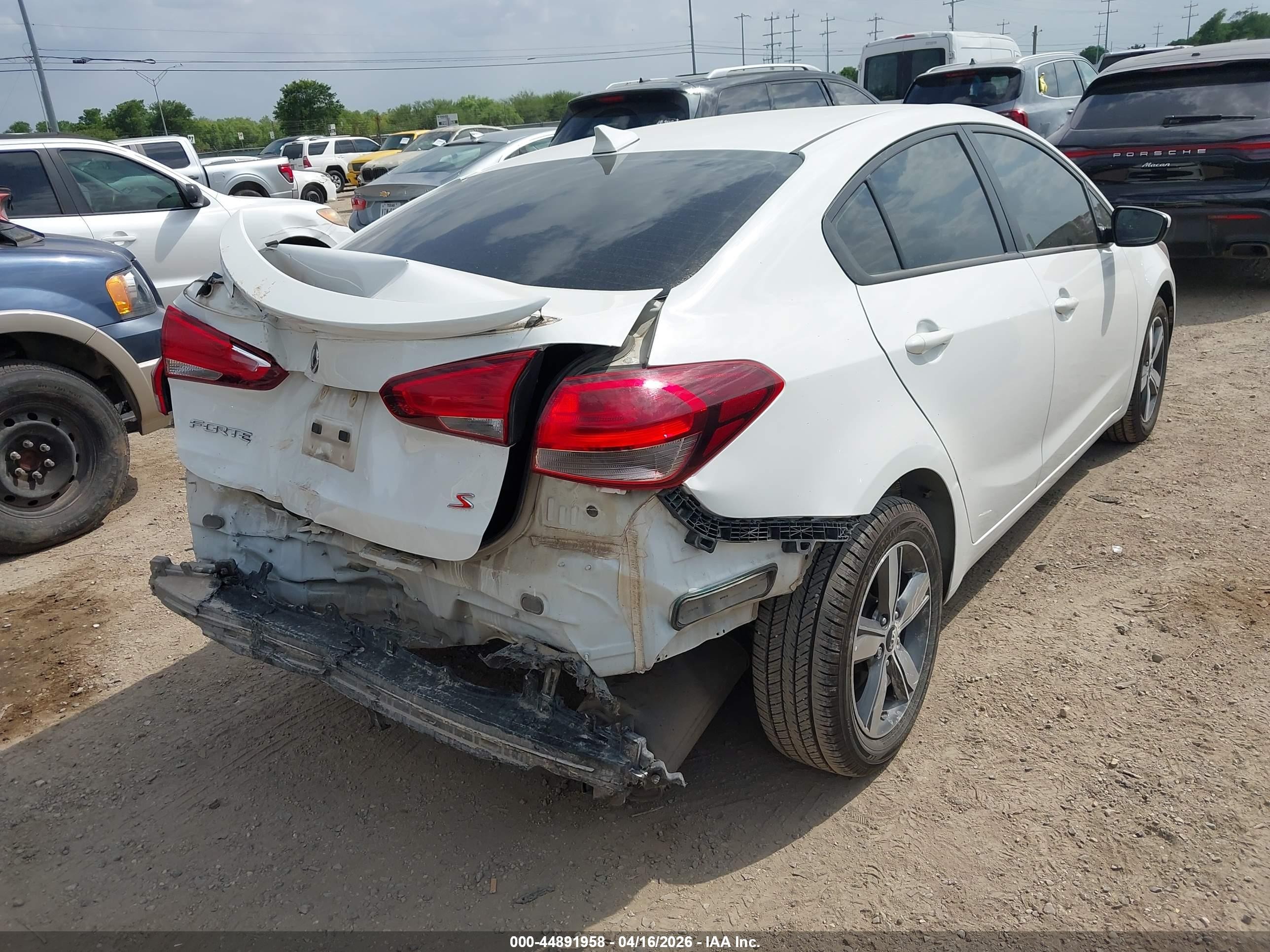 2018 Kia Forte S White vin: 3KPFL4A70JE261285