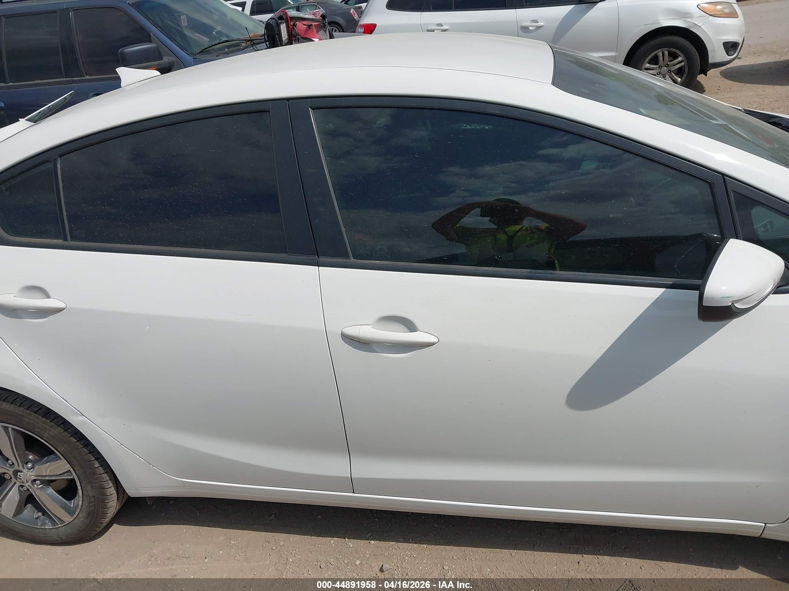 2018 Kia Forte S White vin: 3KPFL4A70JE261285