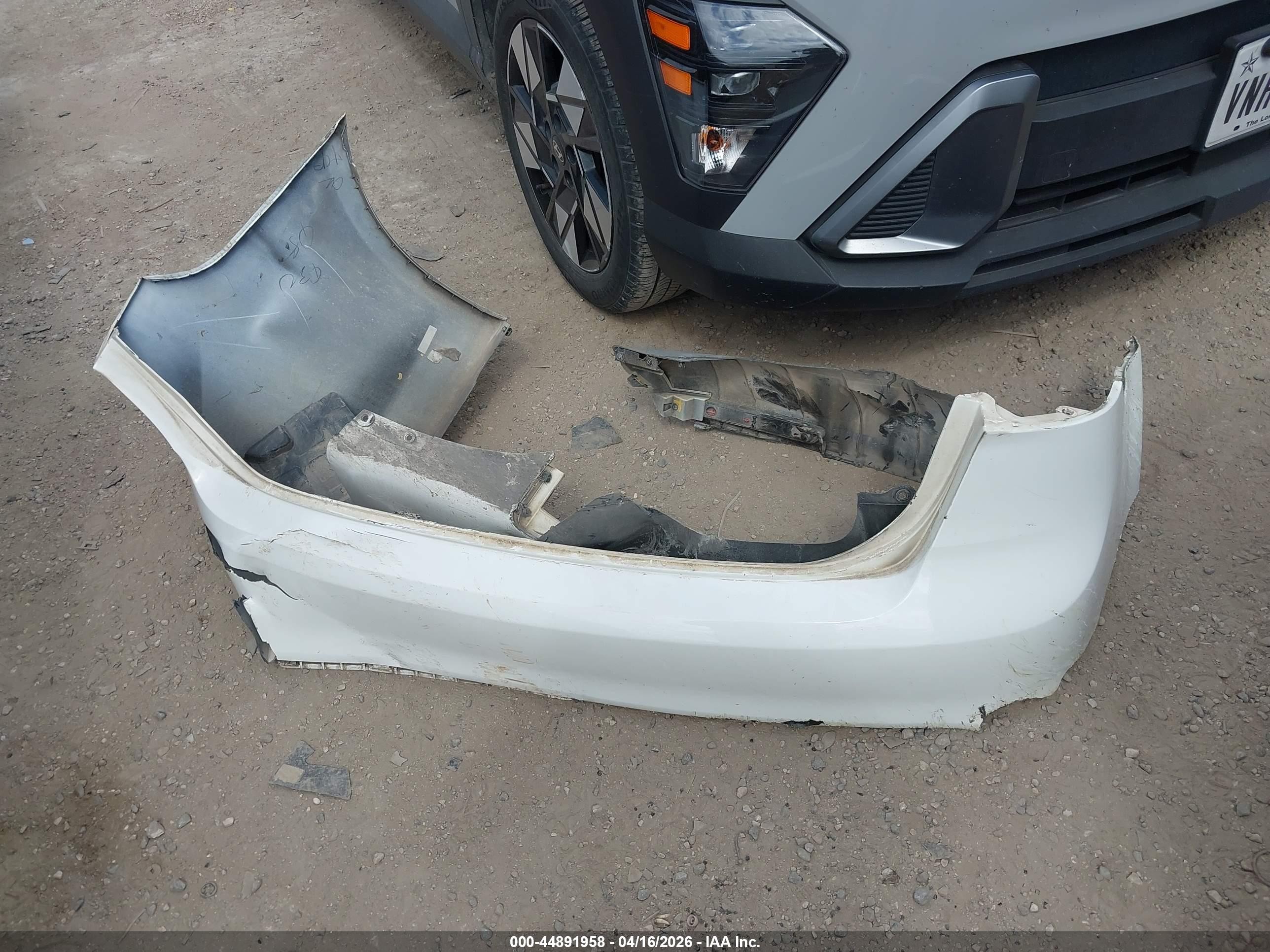 2018 Kia Forte S White vin: 3KPFL4A70JE261285