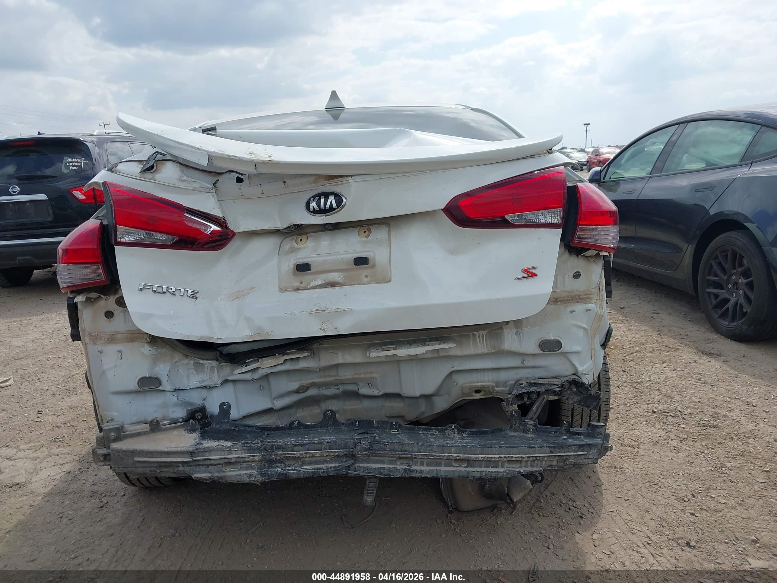 2018 Kia Forte S White vin: 3KPFL4A70JE261285