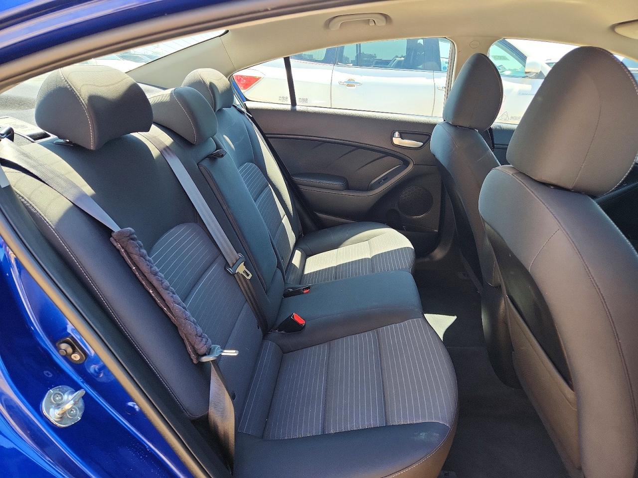 2018 Kia Forte Lx Синий vin: 3KPFL4A72JE194365