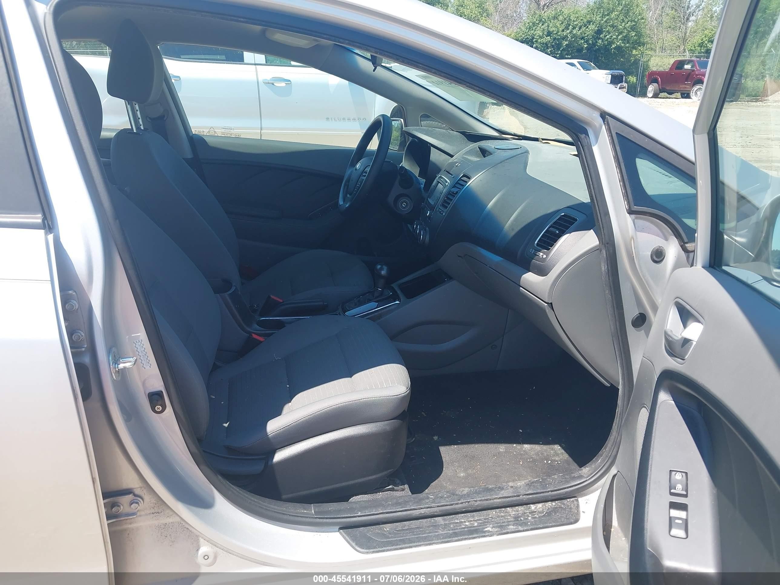 2017 Kia Forte Lx Silver vin: 3KPFL4A73HE027913