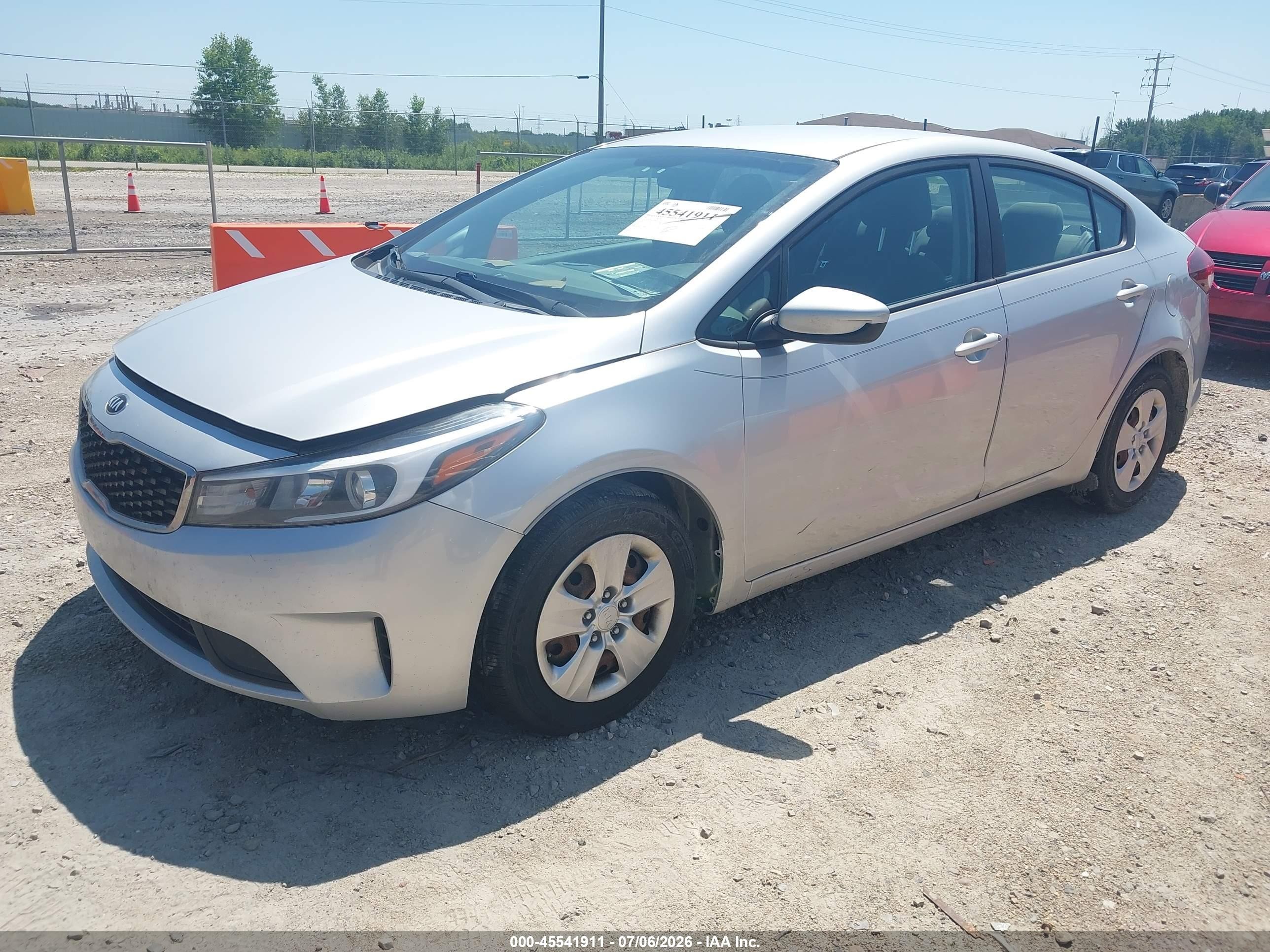 2017 Kia Forte Lx Silver vin: 3KPFL4A73HE027913
