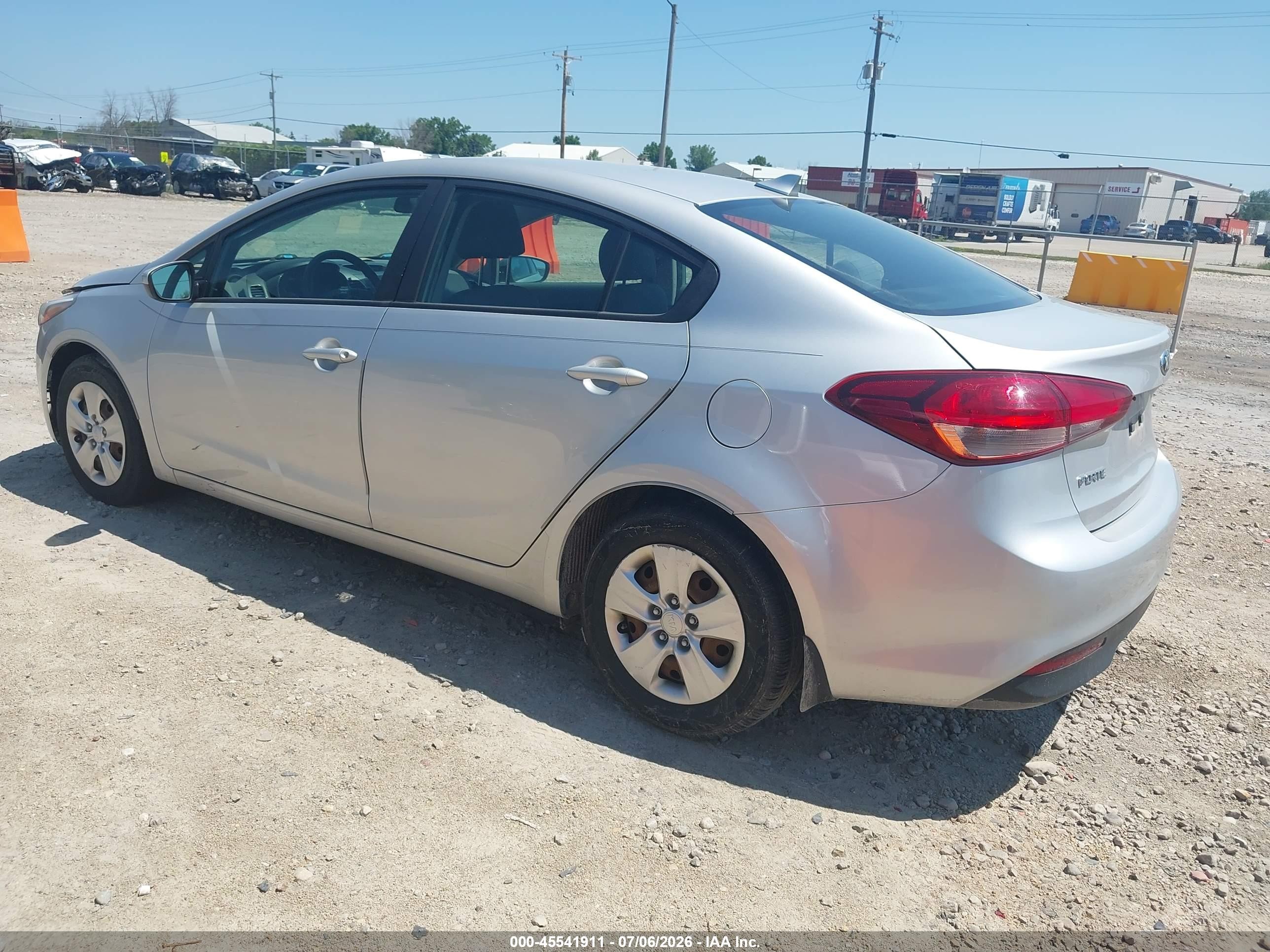 2017 Kia Forte Lx Silver vin: 3KPFL4A73HE027913