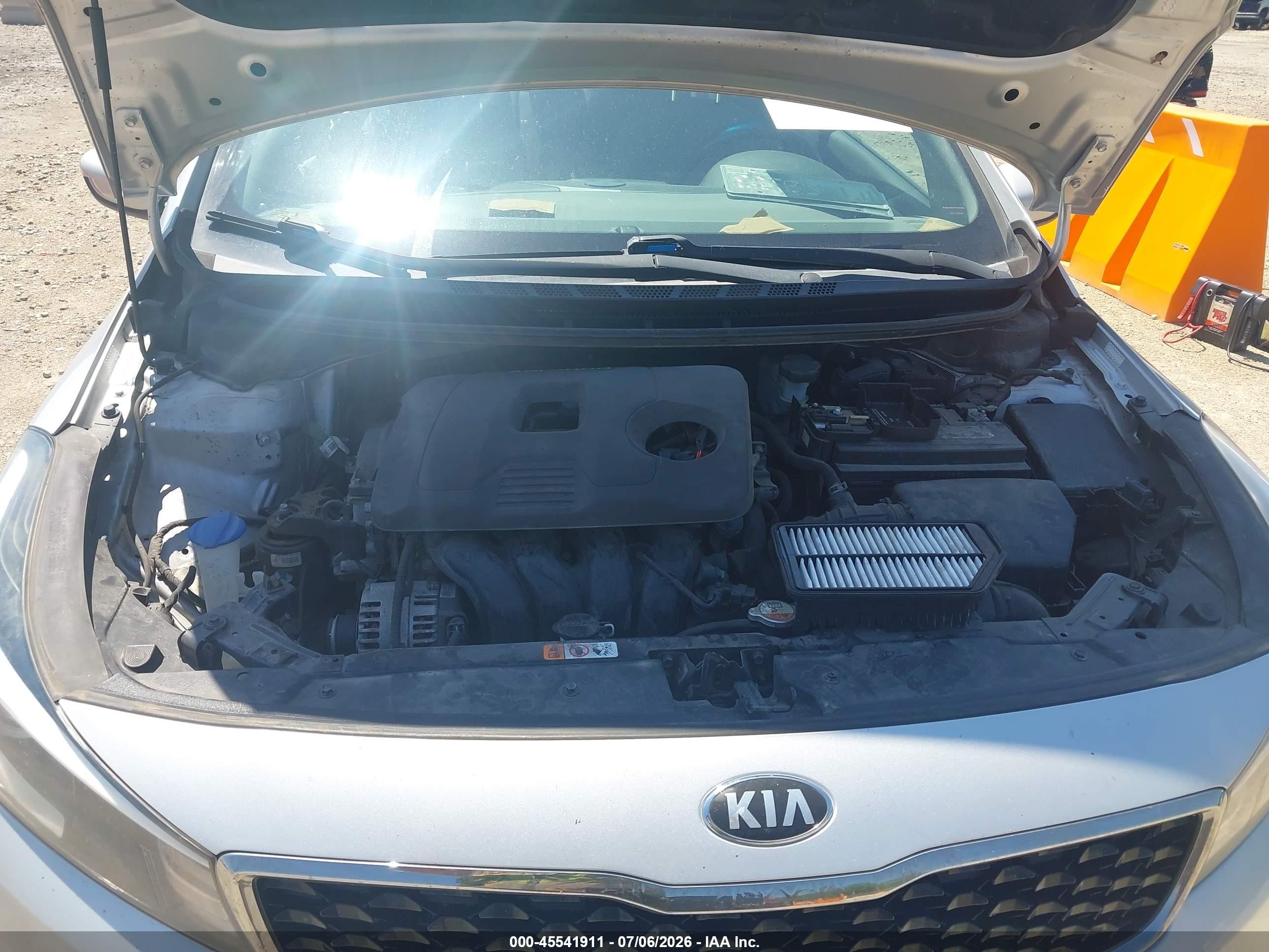 2017 Kia Forte Lx Silver vin: 3KPFL4A73HE027913