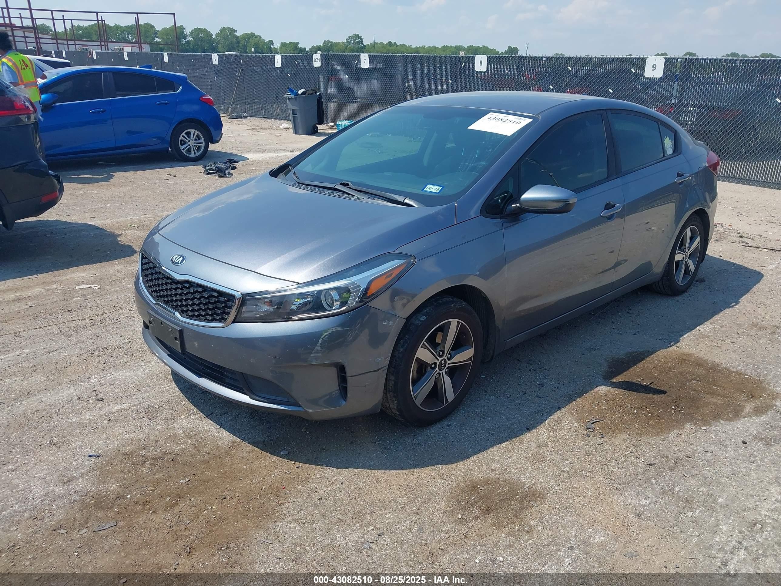 2018 Kia Forte S Серый vin: 3KPFL4A73JE178336