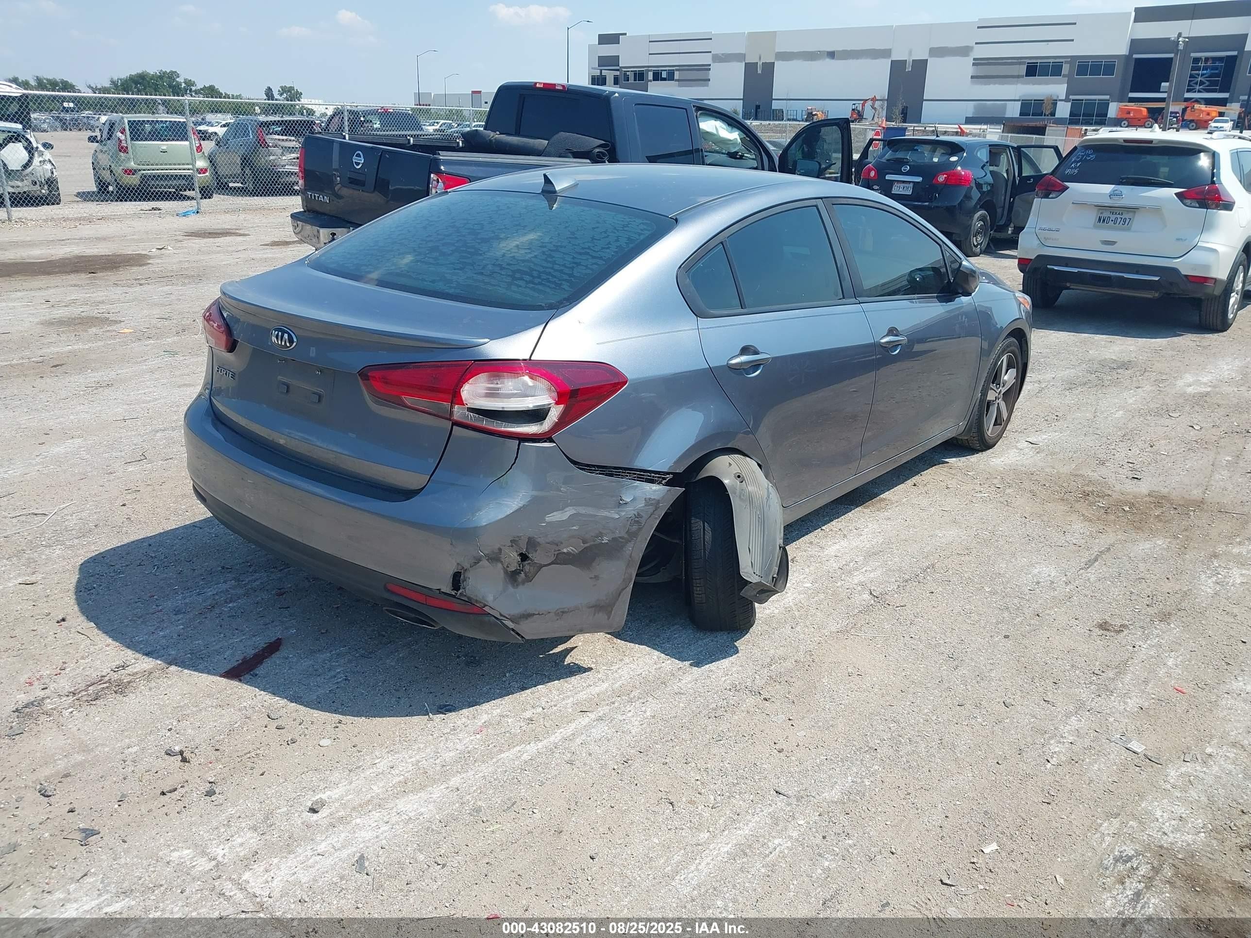 2018 Kia Forte S Серый vin: 3KPFL4A73JE178336