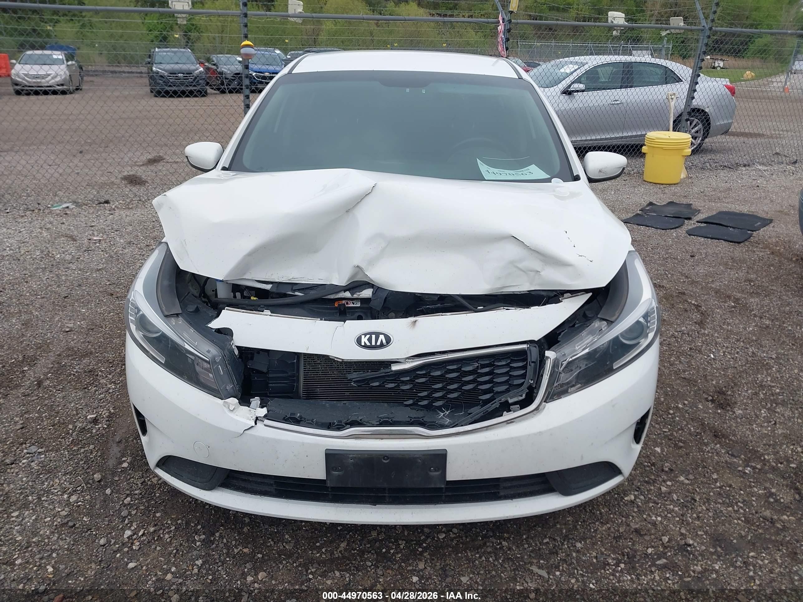 2018 Kia Forte S White vin: 3KPFL4A73JE192138