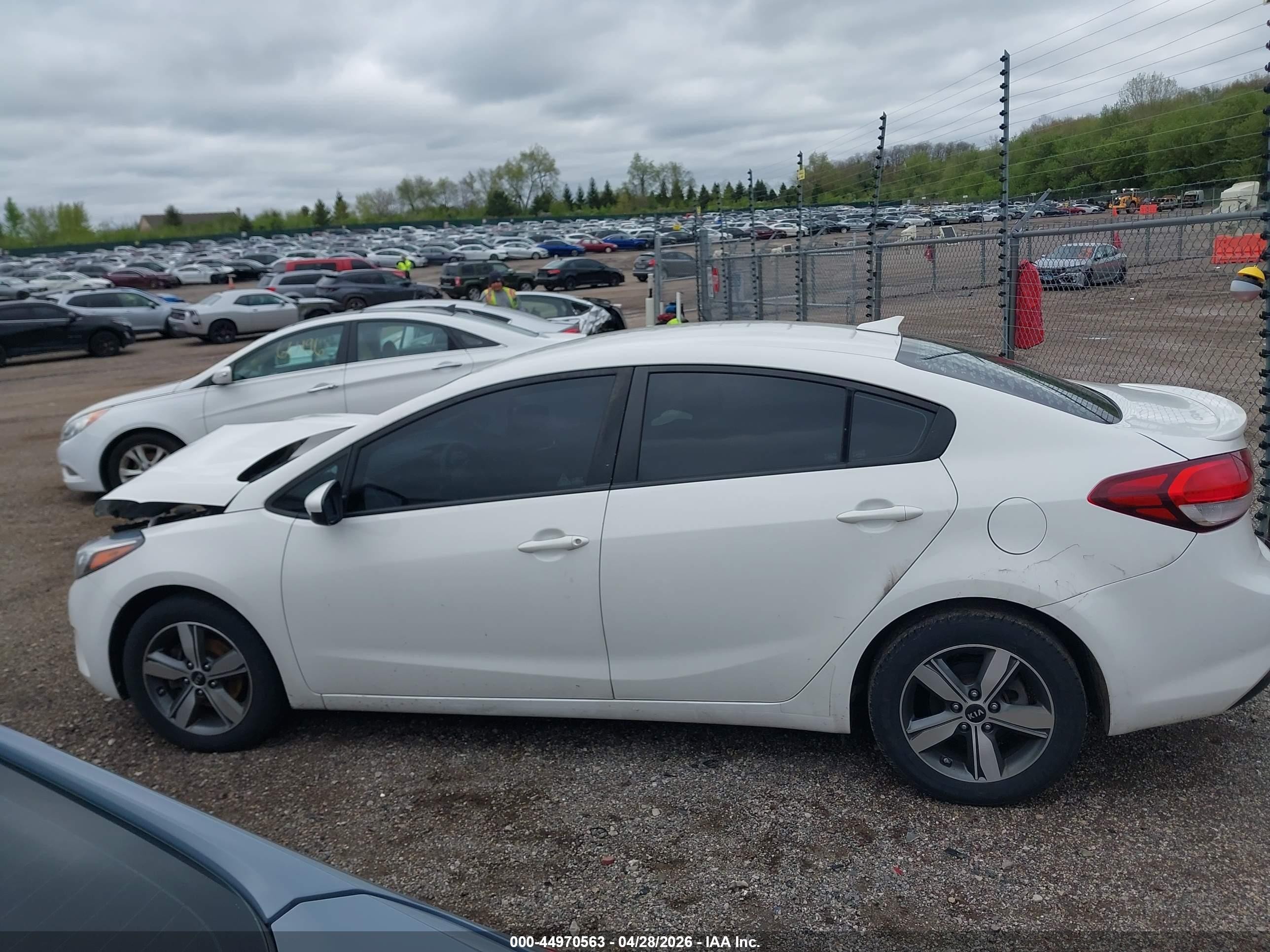 2018 Kia Forte S White vin: 3KPFL4A73JE192138