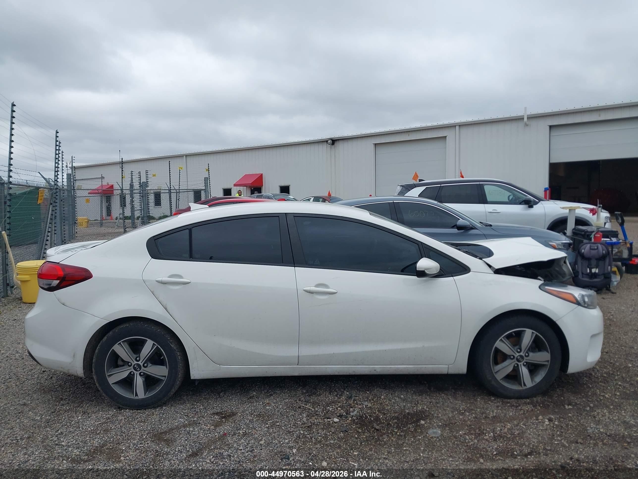 2018 Kia Forte S White vin: 3KPFL4A73JE192138