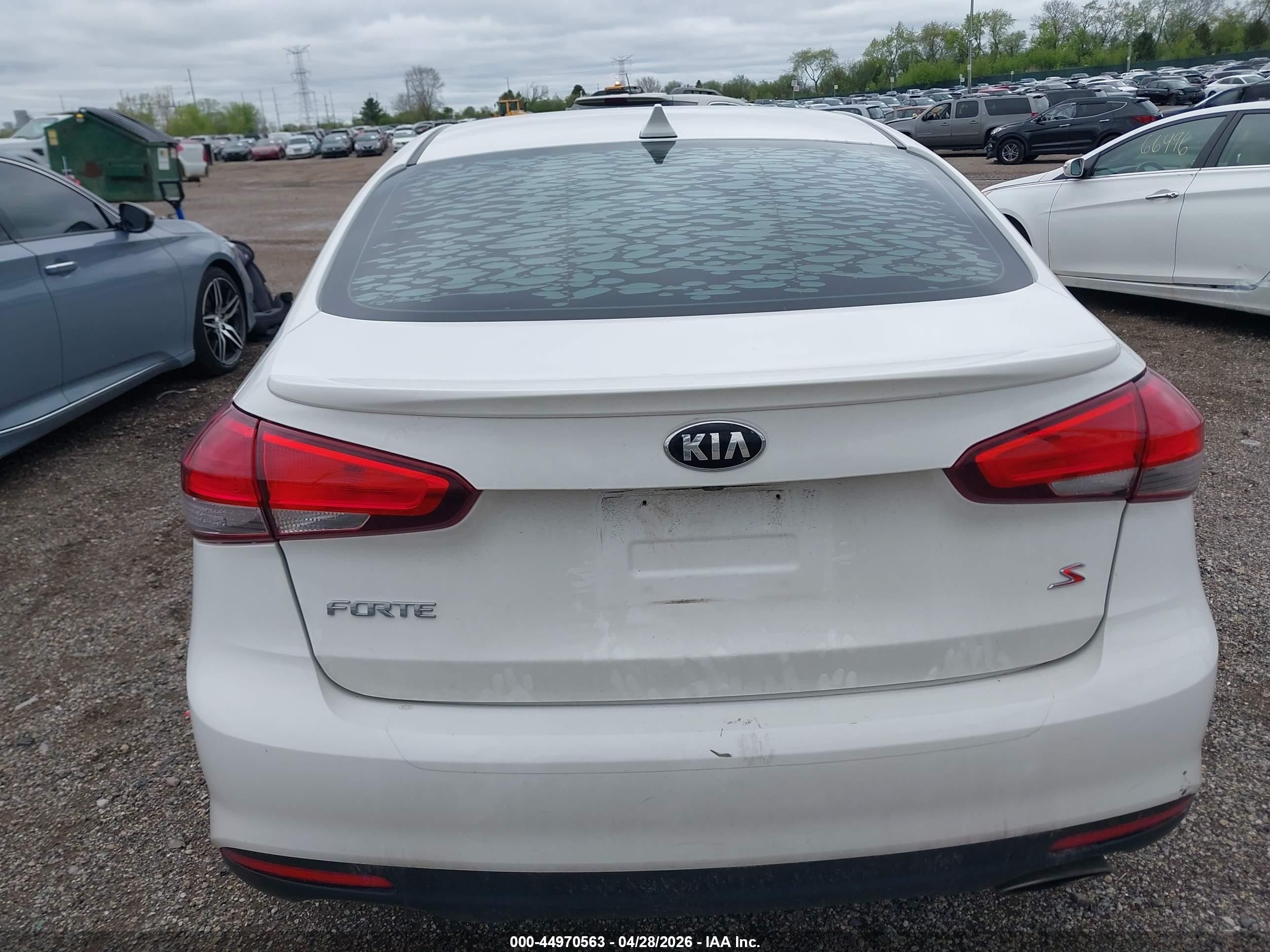 2018 Kia Forte S White vin: 3KPFL4A73JE192138