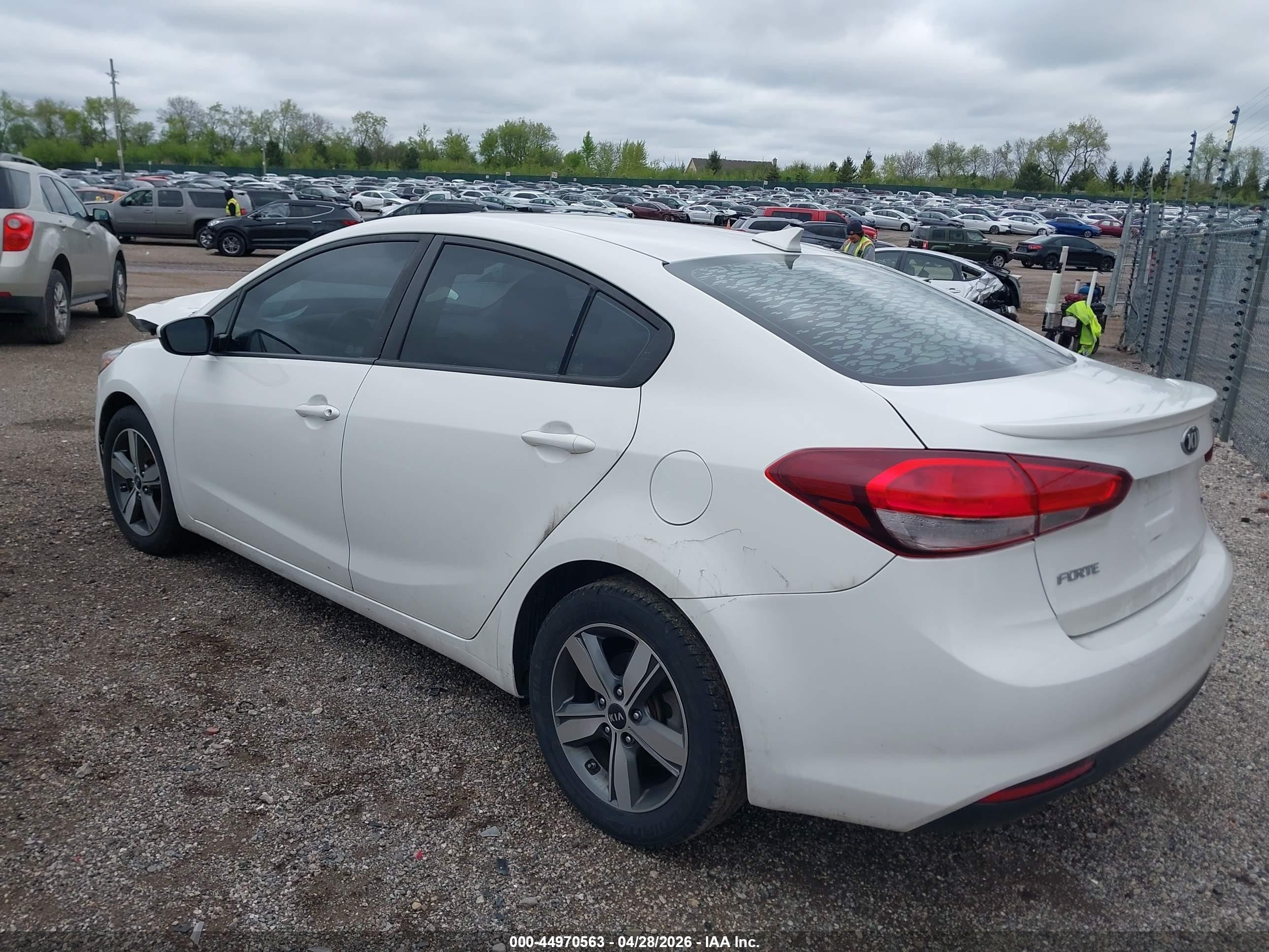 2018 Kia Forte S White vin: 3KPFL4A73JE192138