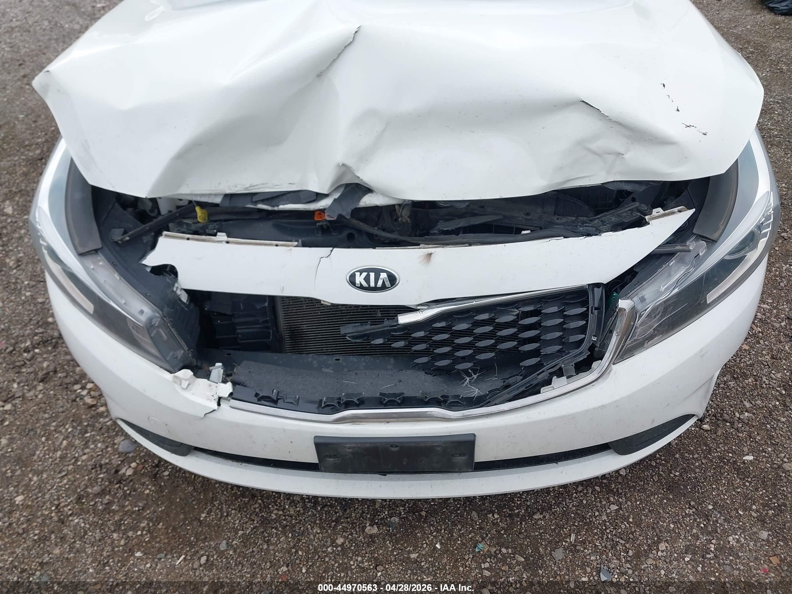2018 Kia Forte S White vin: 3KPFL4A73JE192138