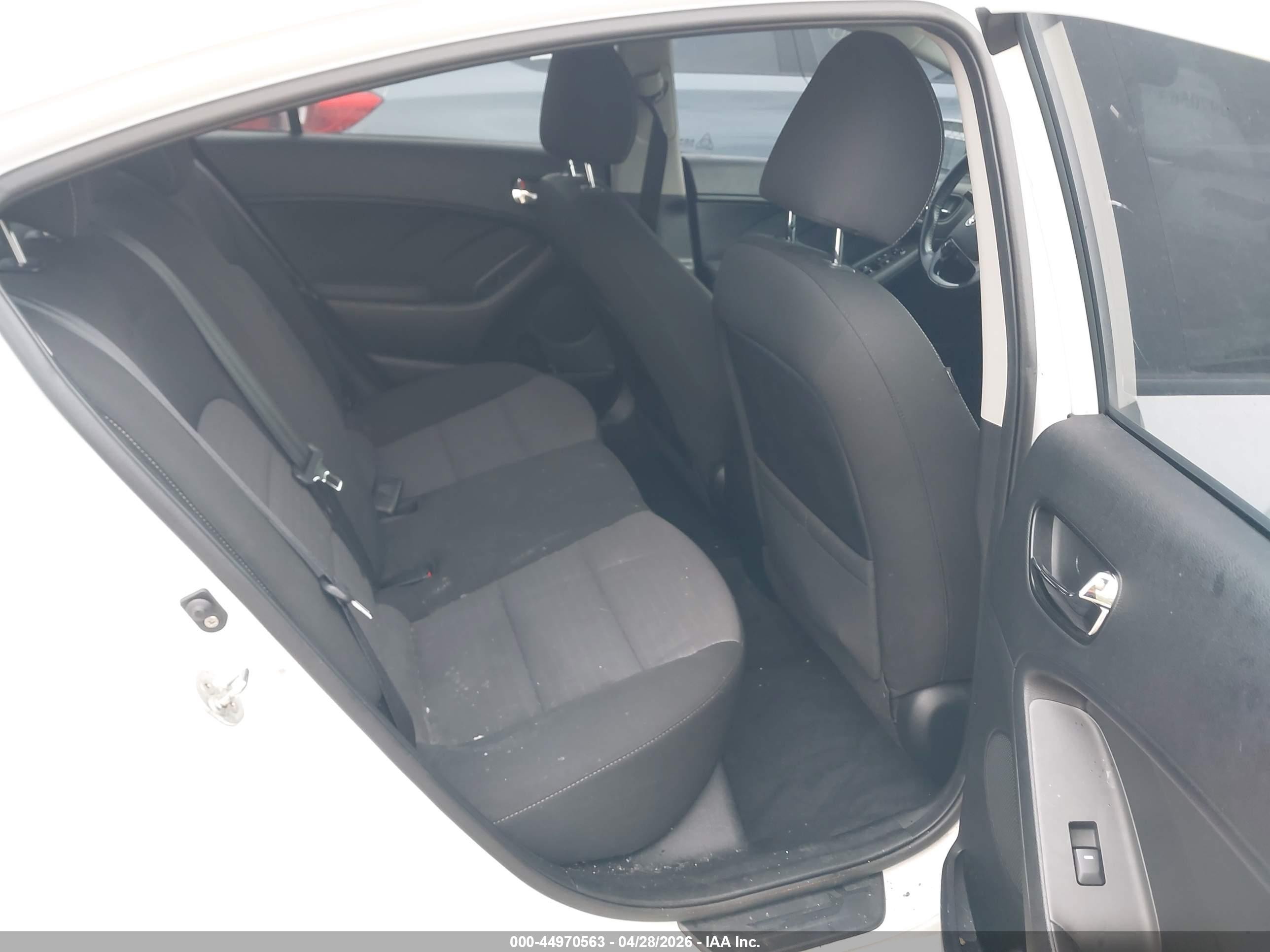 2018 Kia Forte S White vin: 3KPFL4A73JE192138