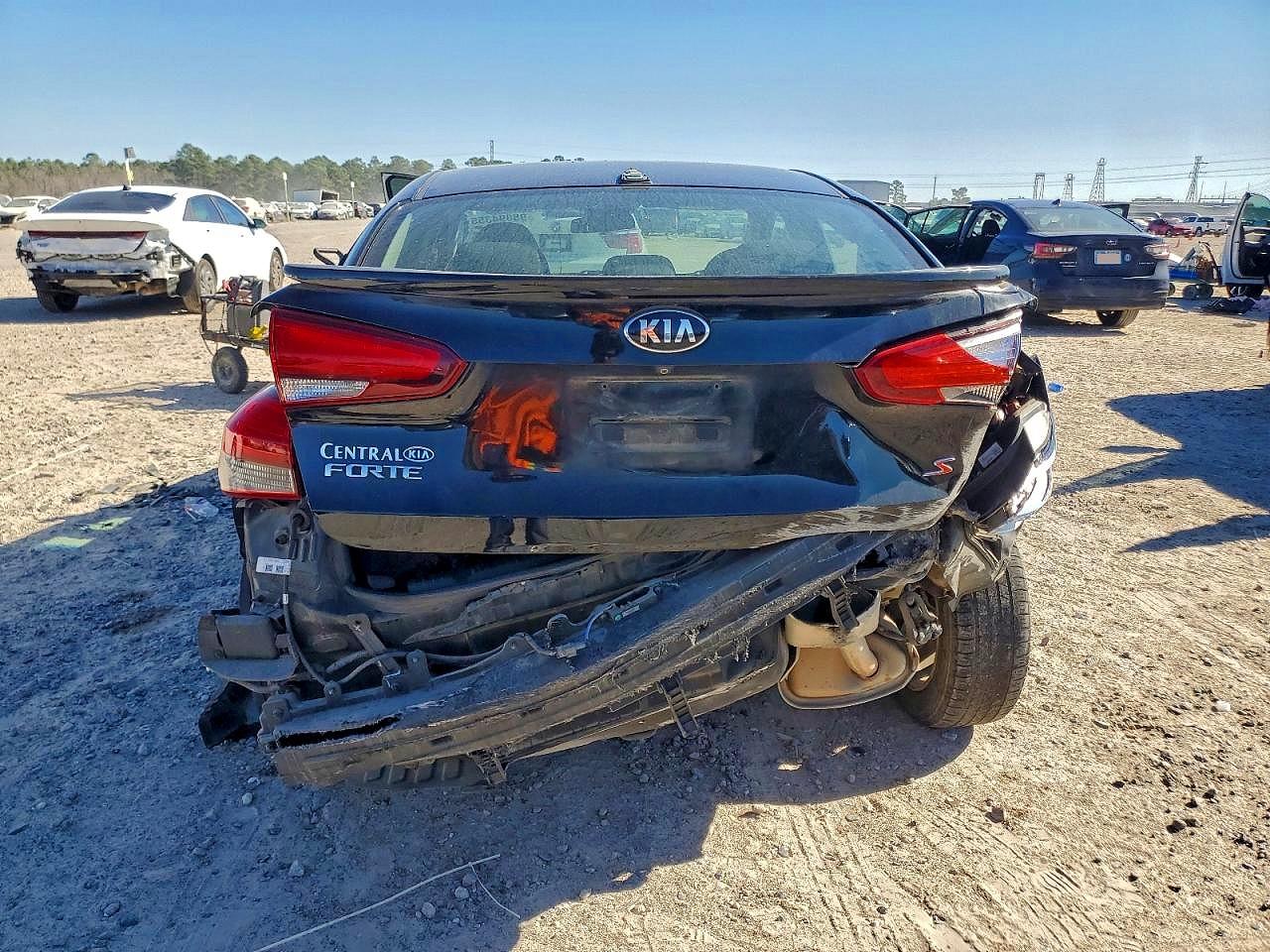 2017 Kia Forte S Black vin: 3KPFL4A74HE047071