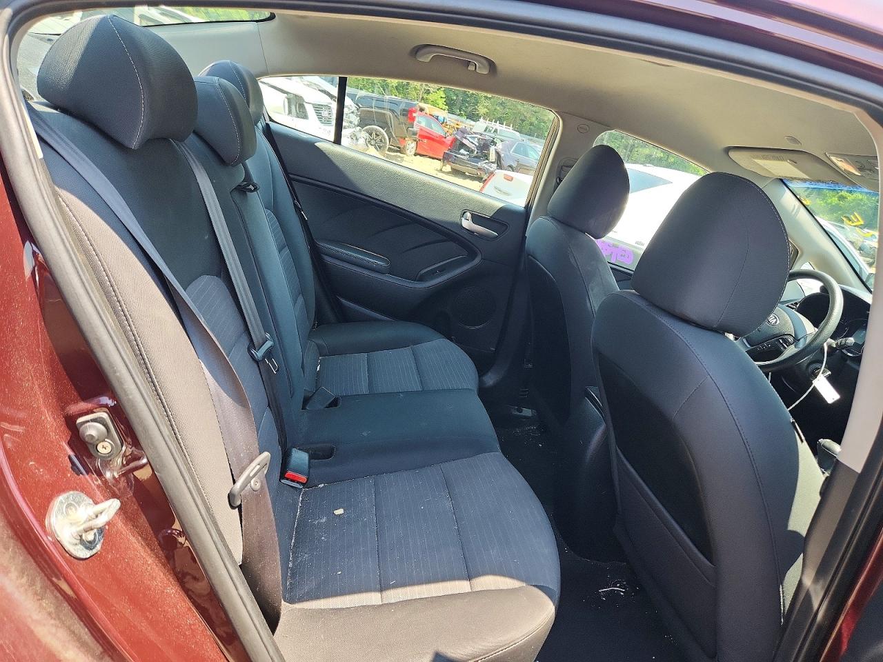2018 Kia Forte Lx Burgundy vin: 3KPFL4A74JE196652