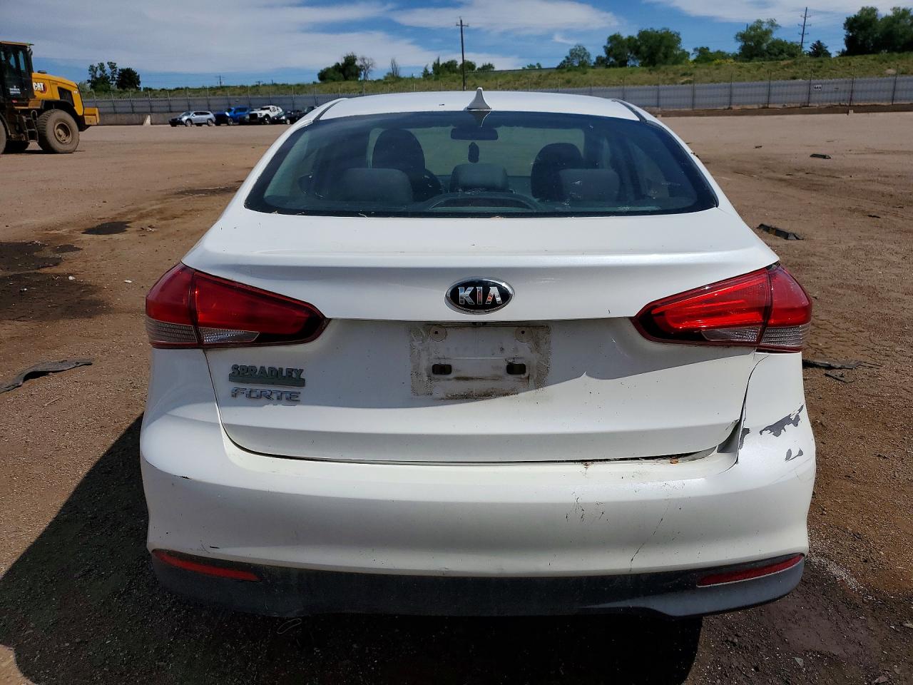 2018 Kia Forte Lx White vin: 3KPFL4A75JE166513