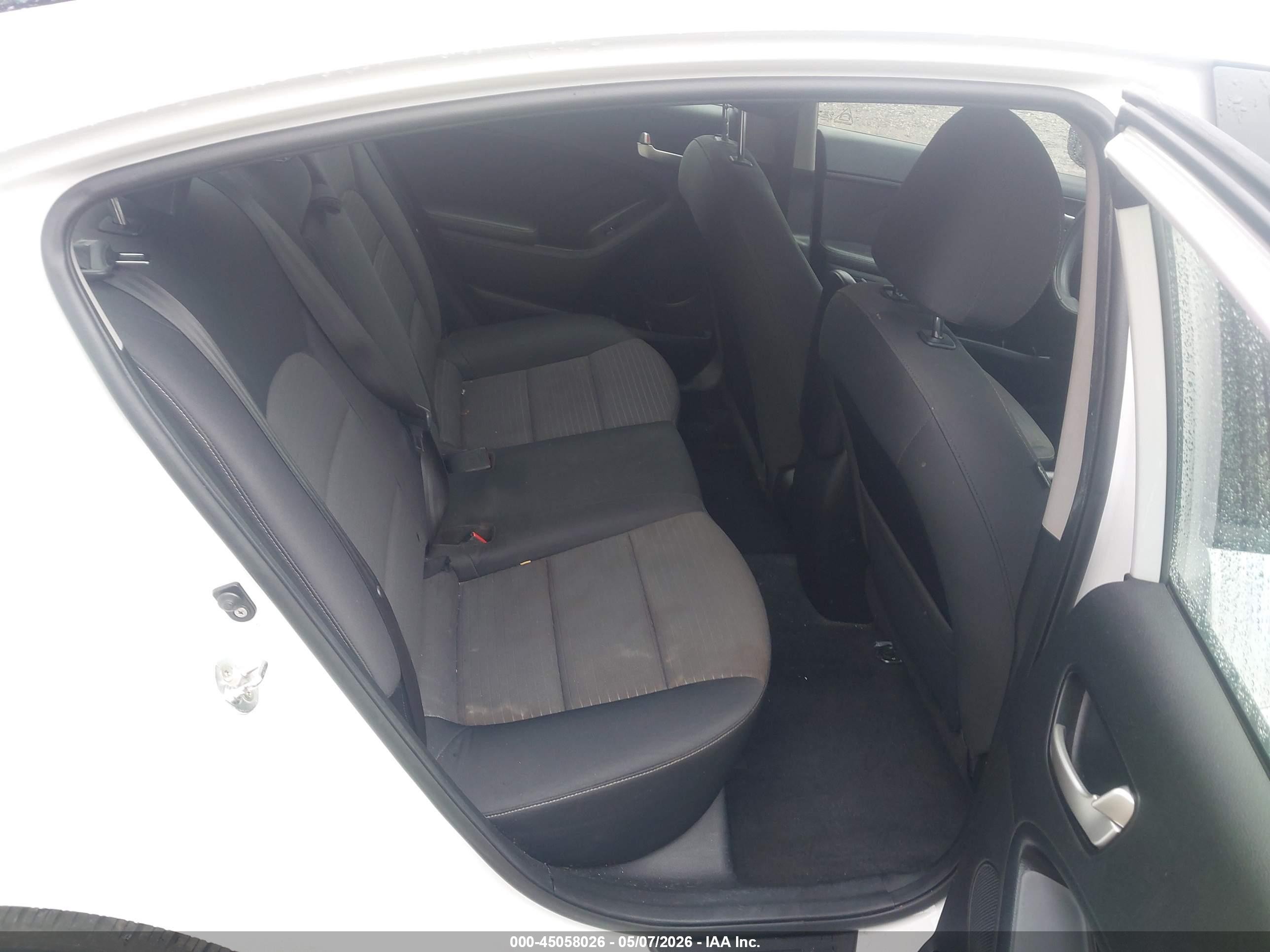 2018 Kia Forte Lx White vin: 3KPFL4A75JE171095