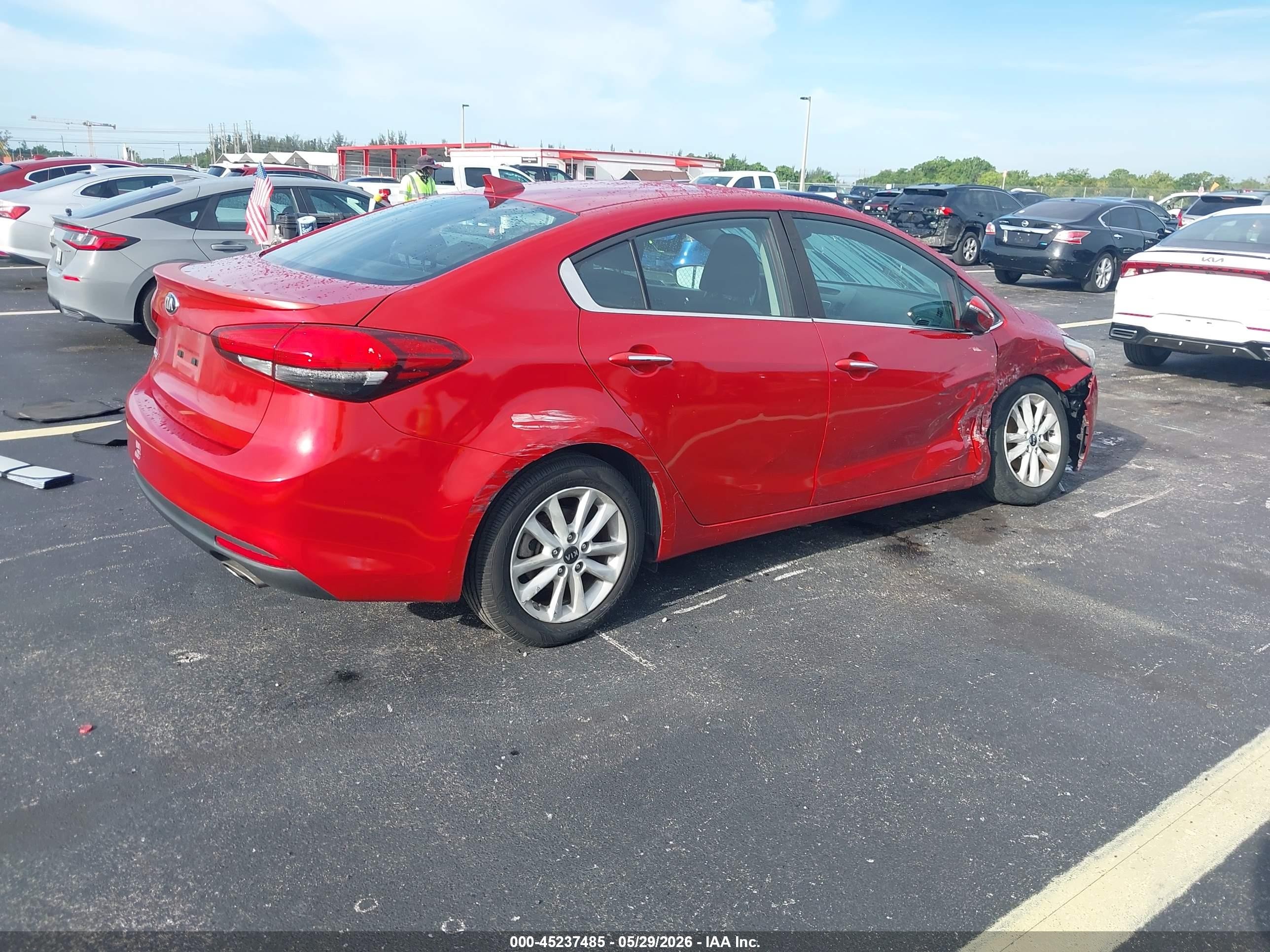 2017 Kia Forte S Red vin: 3KPFL4A76HE117167