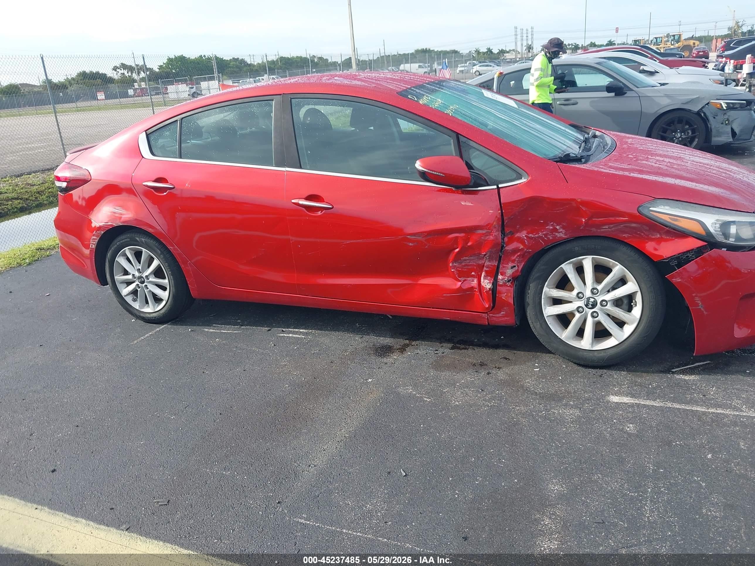 2017 Kia Forte S Red vin: 3KPFL4A76HE117167