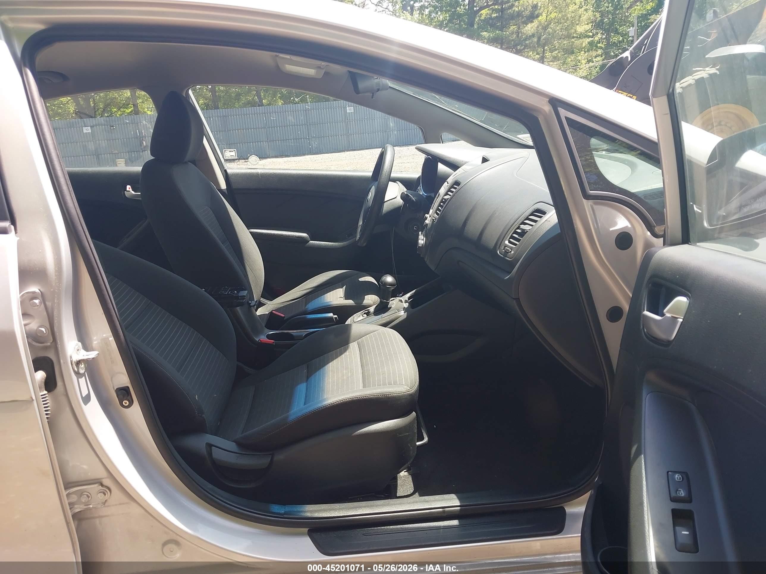 2017 Kia Forte Lx Silver vin: 3KPFL4A79HE146582