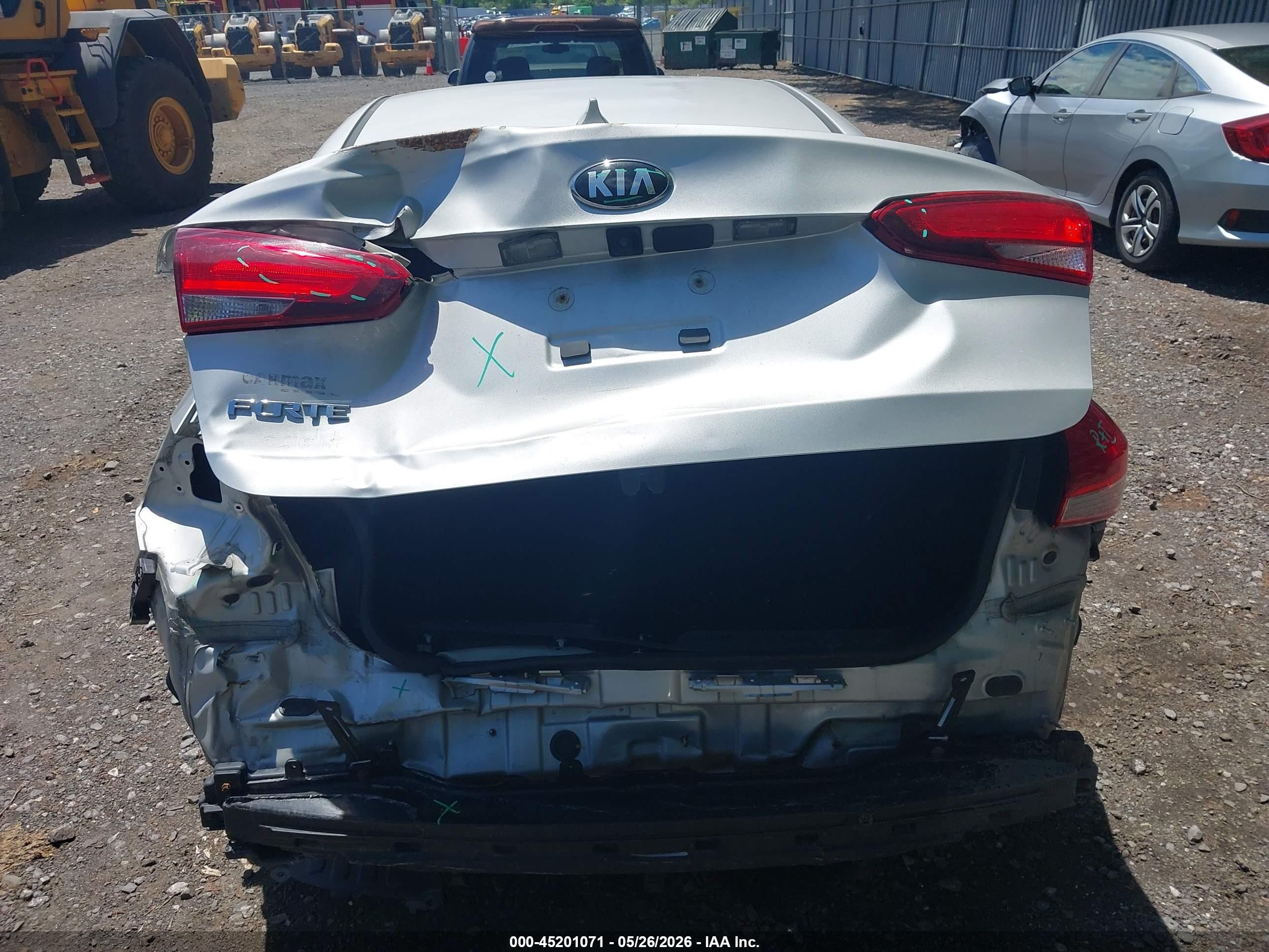 2017 Kia Forte Lx Silver vin: 3KPFL4A79HE146582